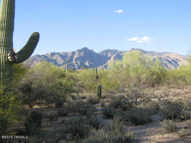 BEAUTIFUL CORNER LOT IN THE CATALINA FOOTHILLS. DENTRAL FOOTHILLS LOCATION WITH CLEAR VIEW OF THE CATALINA MOUNTAINS.
