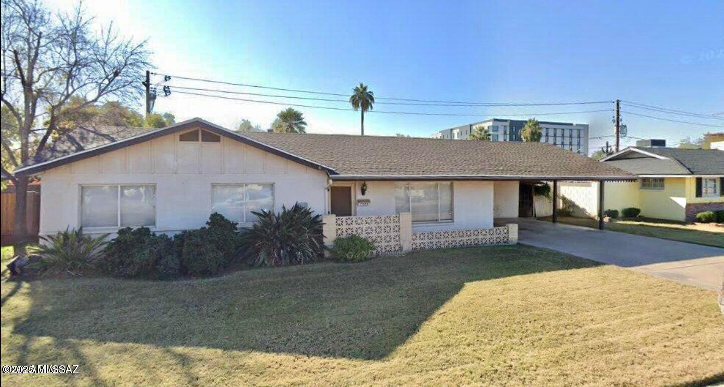 LOCATION LOCATION LOCATION! Don't miss out on this EXCELLENT OPPORTUNITY! Situated perfectly less than 1 mile from Fashion Square Mall and Old Town Scottsdale with convenient access to dining, night life, shopping, cultural events and entertainment....but still offers a family friendly established neighborhood vibe complete with wide streets and mature landscaping. Priced to sell quick! ***NO HOA! ***This home is an open canvas to make it your own. OR enjoy its well maintained Vintage features. 3BD 2BA 1693sf on a large lot. Spacious formal living room area. Large family room just off the kitchen perfect for entertaining and family gatherings. Separate WORKSHOP/GARAGE with alley access (possible guest quarters if you need them). This home has TONS of potential!