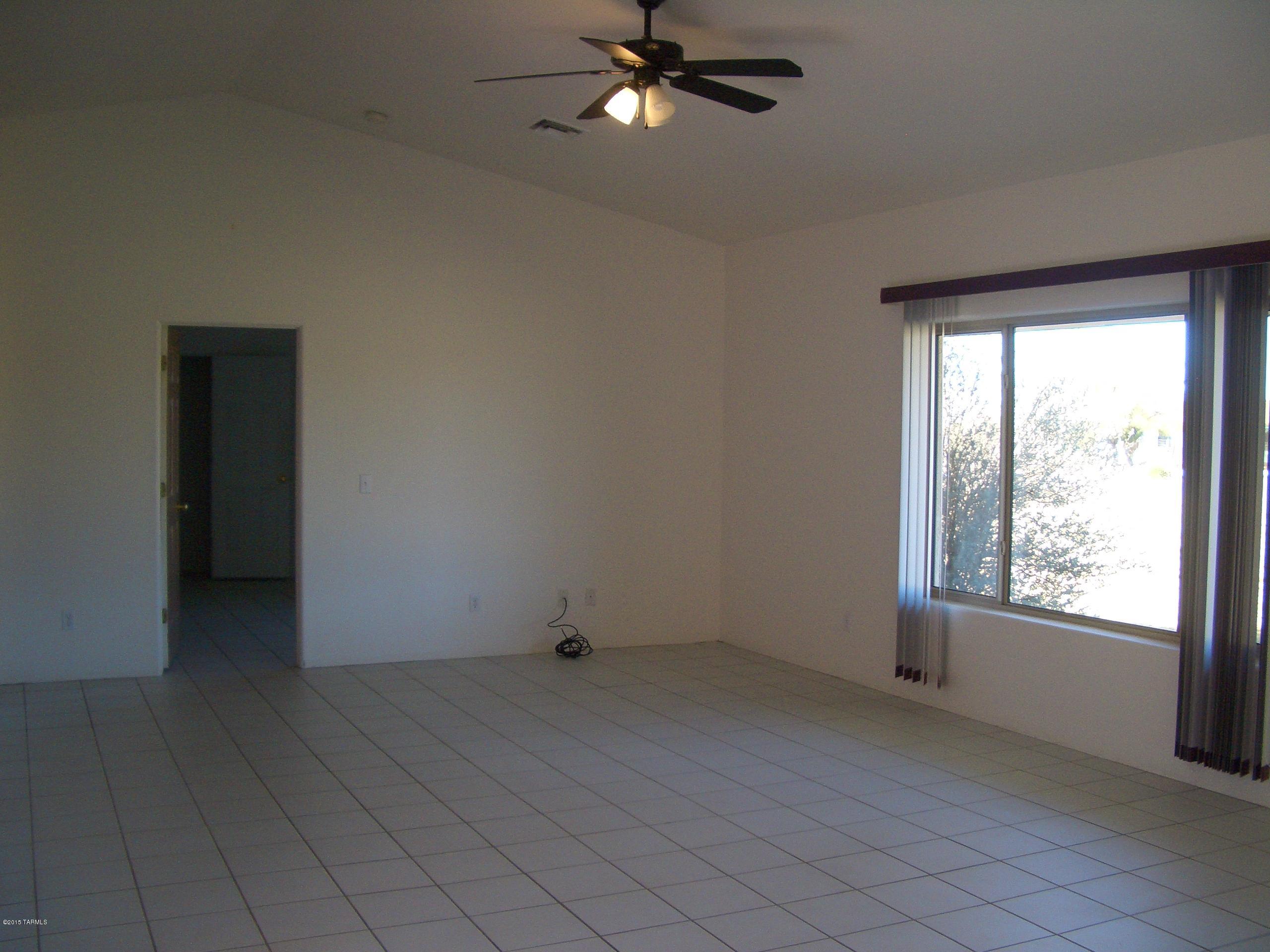 New Tucson Unit NO. 23 (140-261) - Residential Lease