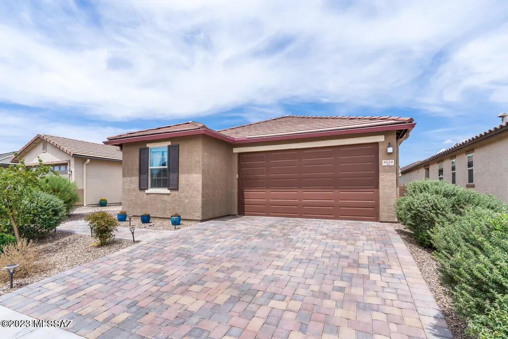 Excellent single family home 4 bedroom rental opportunity. Open great room concept with split bedroom floor plan. Featuring 4-bedrooms, 2-baths. Spacious
kitchen with large granite center island and stainless-steel appliances. Great room has soaring ceilings and surround sound system. Enjoy the covered patio
and relaxing low care professionally landscaped backyard. Home includes numerous upgrades throughout including water conditioner. The 2 car garage has overhead storage racks for extra space and a 220 Volt EV charging port. Convenient desirable location near La Cholla/Magee.  In a gated community. Newer Montaretto Estates is adjacent to
Omni Tucson National Golf Resort. Within walking distance of The Loop, Tucson's running & biking trail. 9+ month lease available.