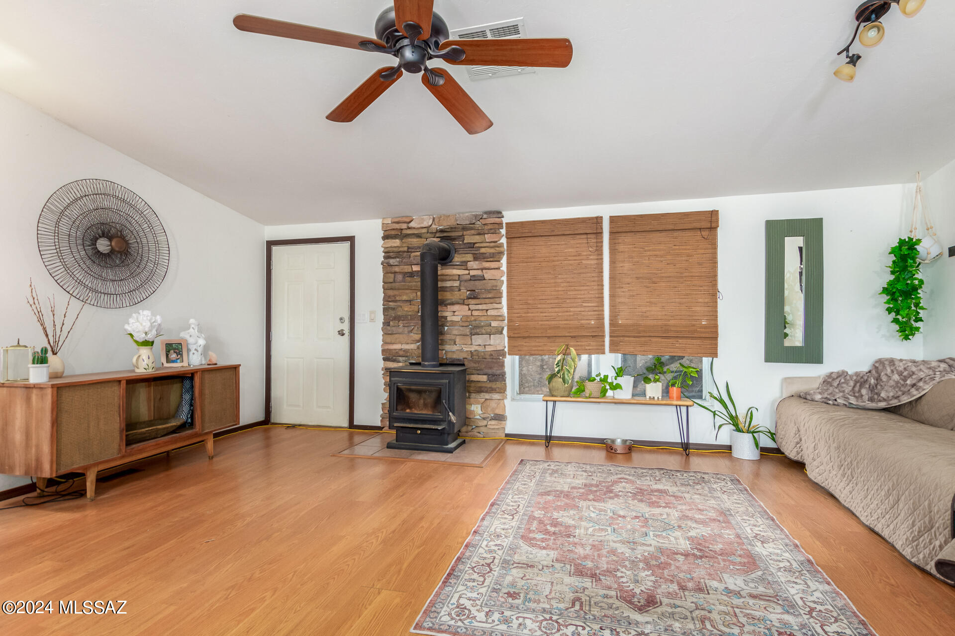 Nestled on a 1.5-acre lot in the charming town of Catalina, Arizona, this 3-bedroom, 2-bathroom manufactured home offers the perfect blend of space and convenience. With a generous 1,680 square feet of living space, this home boasts a spacious oversized third bedroom that can be utilized as an office, additional living room, or even a private suite for in-laws.
Newly upgraded with a brand-new HVAC system installed in 2021 and a complete roof replacement also in 2021. Situated just minutes away from the Coronado Forest, you'll enjoy easy access to a wealth of outdoor activities, allowing you to immerse yourself in the natural beauty of the surrounding area. 
Seller may be amenable to a $5000.00 credit for rate buydown, appliance upgrade,  ect.