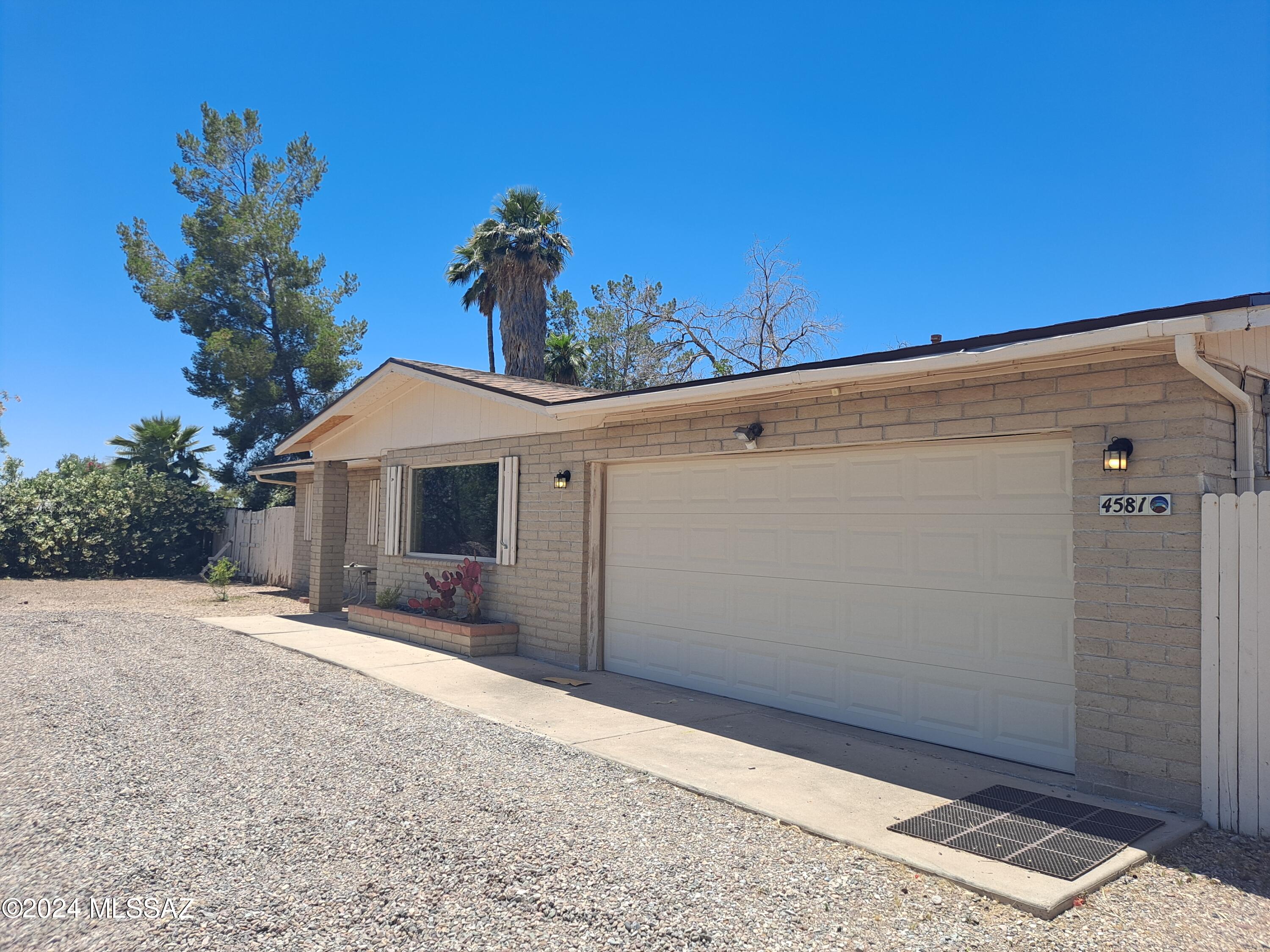 Great house on large lot, with swimming pool and beautiful mountain views.  This gem has a formal living room, dining room and large family room with fireplace.  The back yard has a covered patio, and large pool with spa. 
 Mountain views and incredible sunsets await. 
 Make your move today.