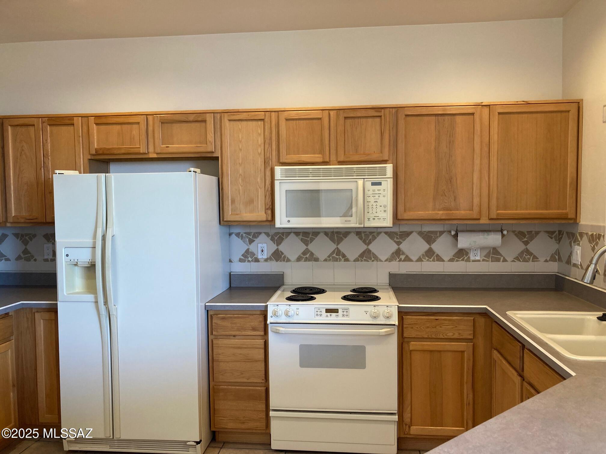 Fairway Terrace Condos. (Units 1-30) - Residential Lease