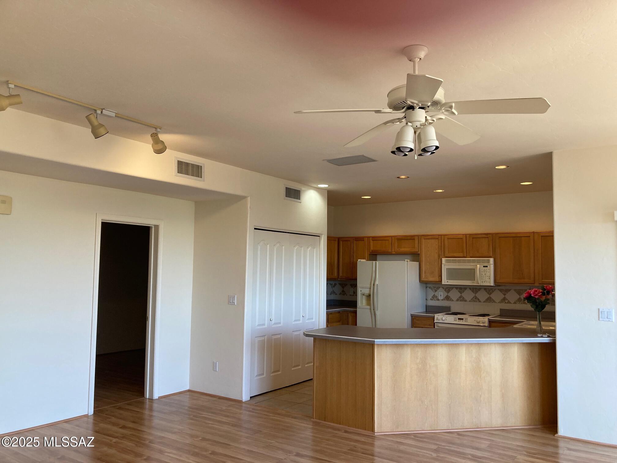 Fairway Terrace Condos. (Units 1-30) - Residential Lease