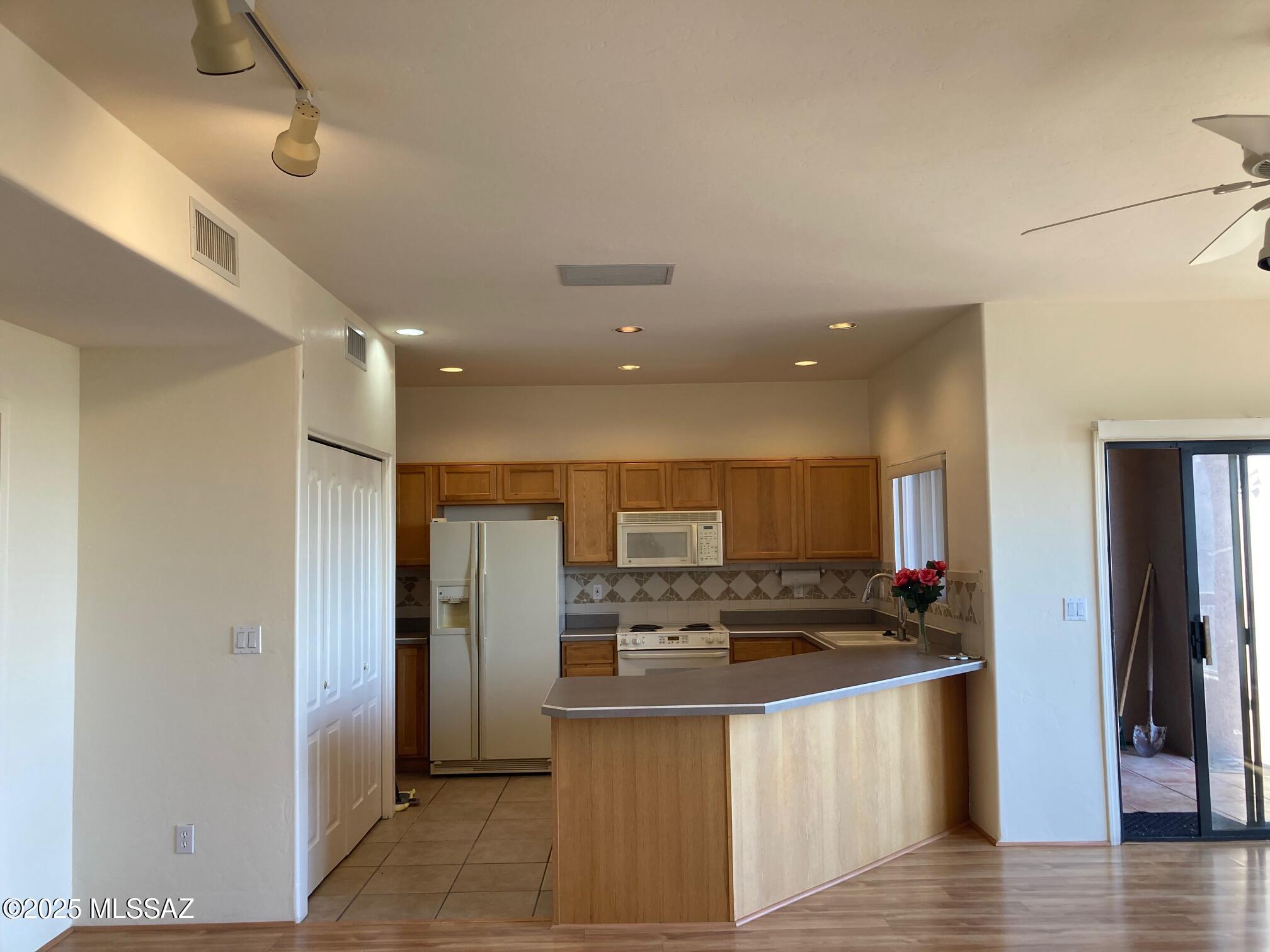 Fairway Terrace Condos. (Units 1-30) - Residential Lease