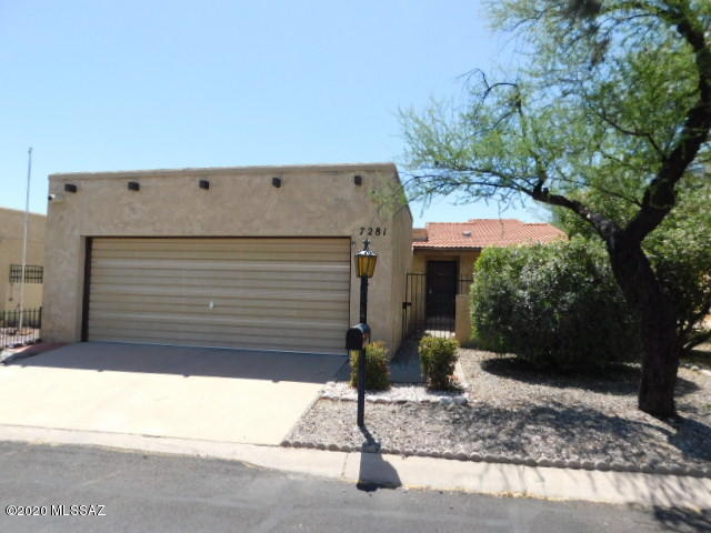 Desirable 3 bedroom/2 bathroom Las Quintas townhome. Nice, flowing floor plan. Bright, open country kitchen. Attractive beehive fireplace in the roomy living room. Good size backyard. Hurry! This property is an outstanding value.