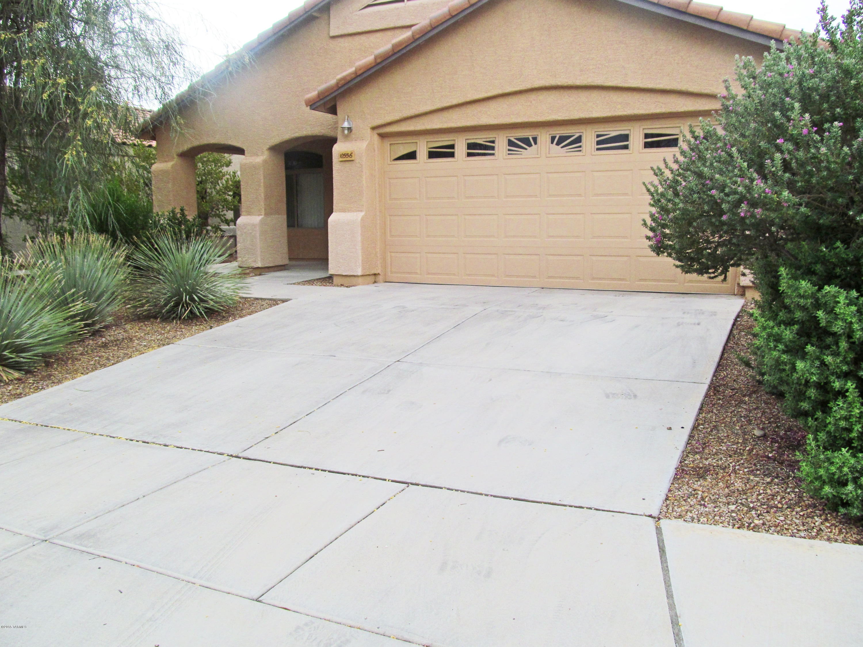 Built in 2004. Vaulted ceilings, lots of recessed lighting in kitchen,  maple cabinets, family room off kitchen, Large open living room, master bath has dual sinks & garden tub, covered patio. Washer/dryer and refrigerator are NOT included.  Pets are subject to approval. ***RENTAL RATES REFLECT A $45 CONCESSION FOR TENANT'S AGREEMENT TO CHANGE HVAC FILTERS MONTHLY. RENTAL RATES ARE $45/MO HIGHER THAN STATED W/O CONCESSION.***