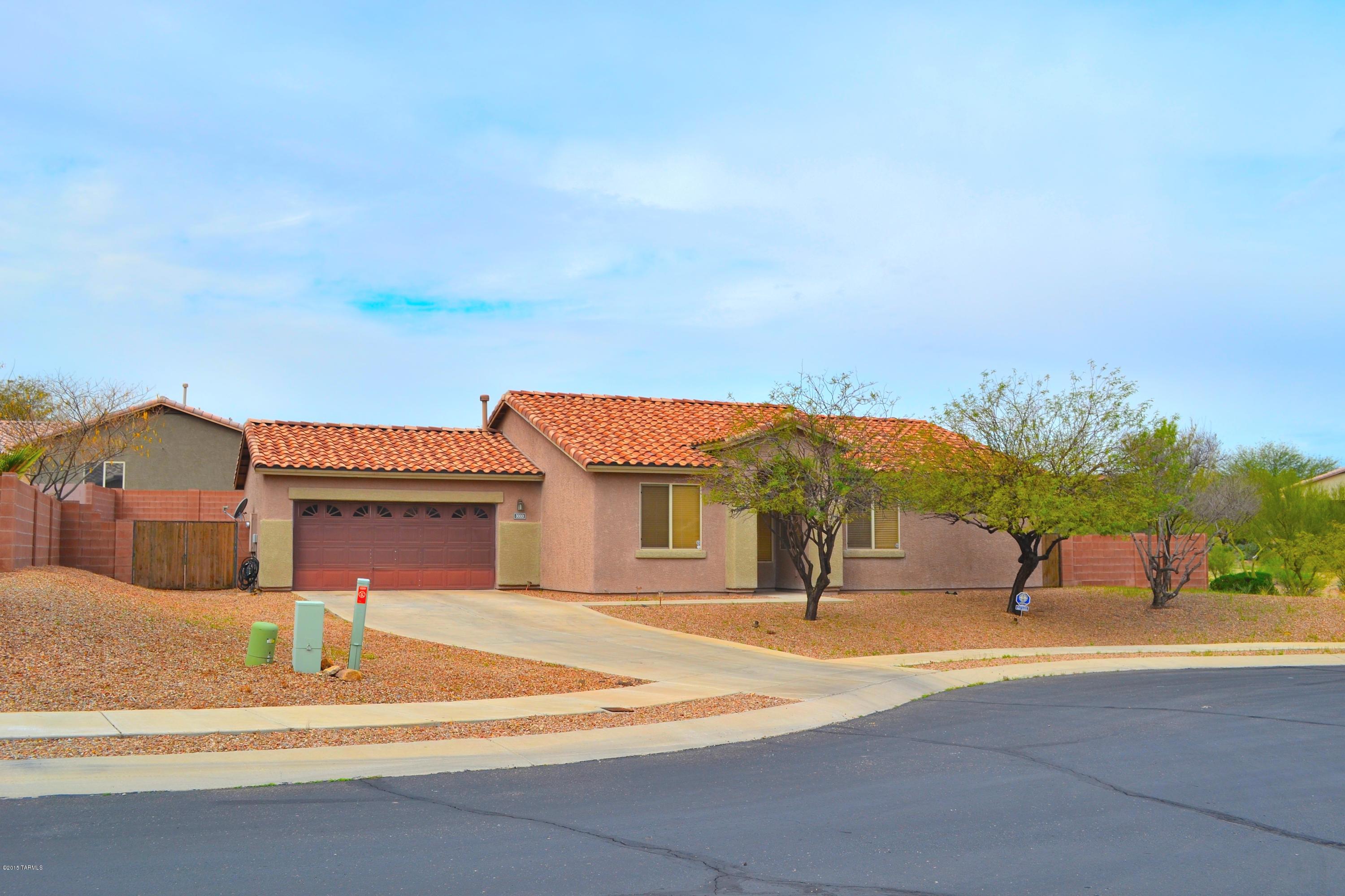 Great home at Sweetwater Reserve gated community, spectacular montains views.
