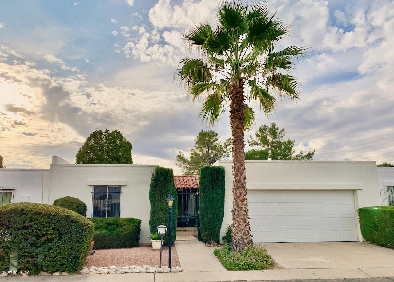 Spacious 1927 sq ft townhome overlooking the 16th Fairway in Dorado Country Club Estates. Full length covered patio to enjoy scenic views. Updated Bathrooms. Sliding glass doors from Living Room and Master Bedroom to rear patio. Formal Dining Room. Family Room area off Kitchen.