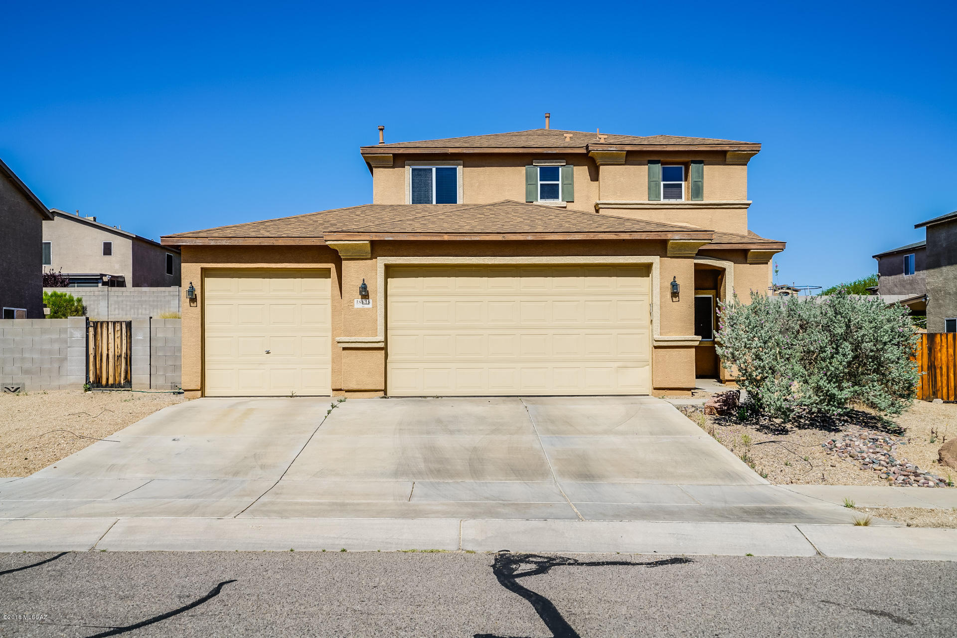 Seller Will accept and Counter offers between $214,900 & $224,900. ***MUST SEE*** This AMAZING home in the Santo Tomas Villas neighborhood is a one of a kind. It offers over-sized rooms and has space for all your needs. It is minutes away from shopping, dining and activities. Stylish home with an open floor plan and a 3 car garage. This home offers the largest lot available in the subdivision and has a back yard with endless opportunities!!! SAHUARITA OFFERS TOP RATED SCHOOLS!