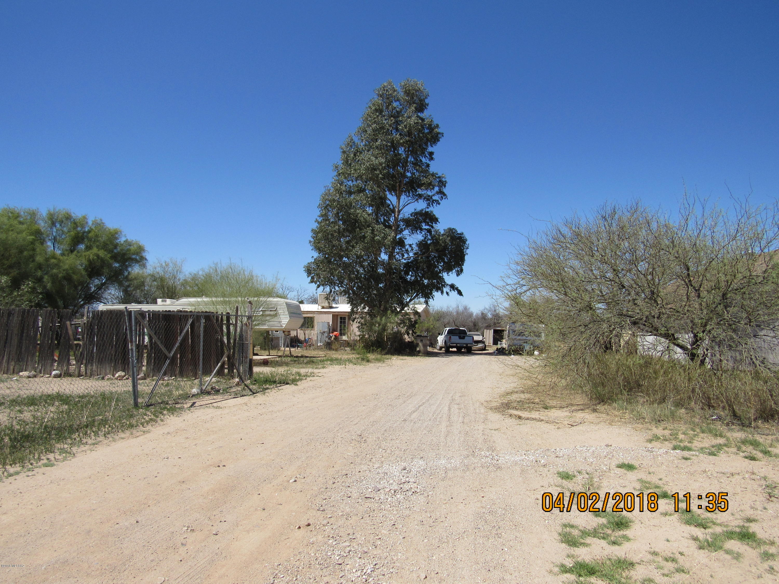 Great Opportunity for extended family, investment, future expansion, etc etc
Land has 3 total connections, one un-affixed 3bedroom 2bath manufactured home in the back of the property.
Lots of potential here!