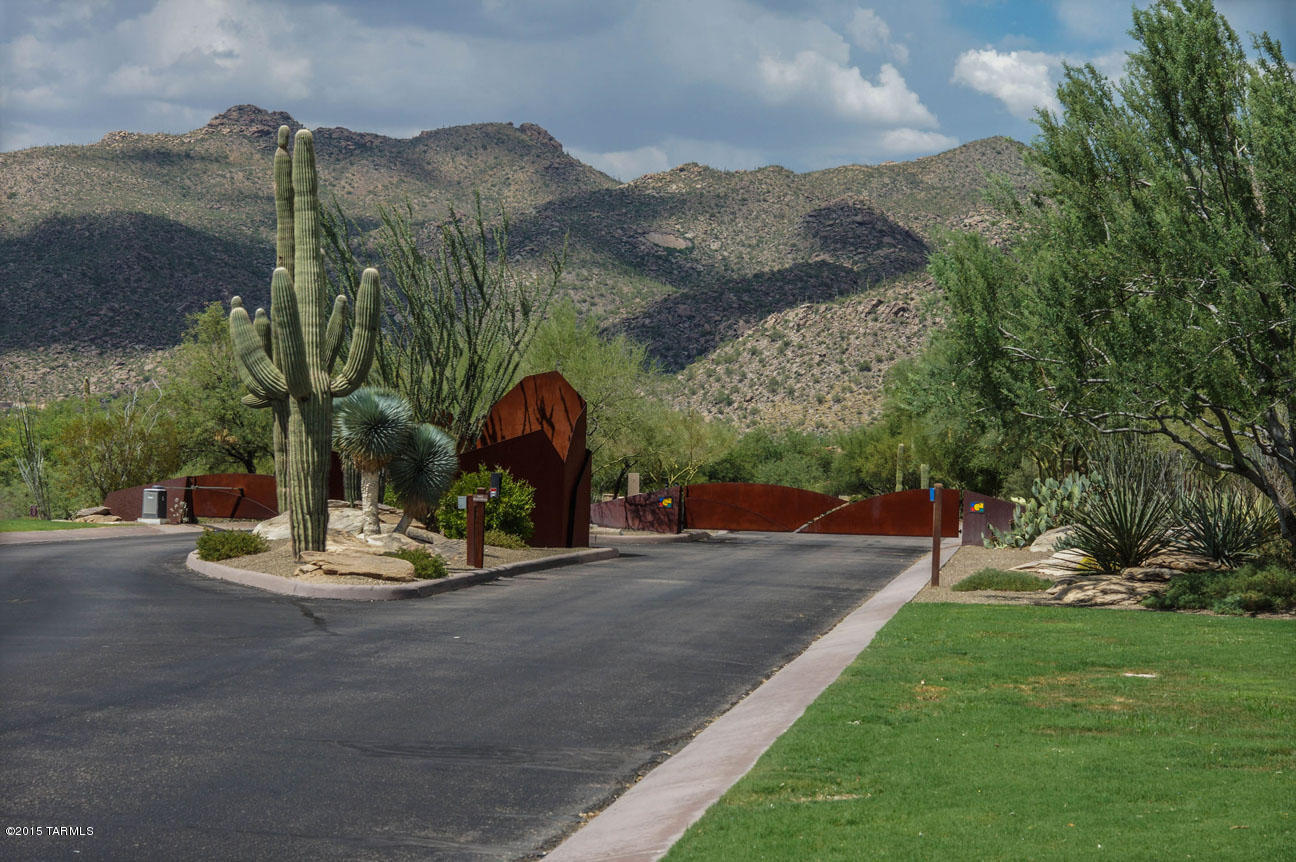 Easy build envelope -- fairly flat homesite in The Ridge at Solana, Gallery Parcels in Dove Mountain.  Views of the Gallery North Golf Course and Tortolita Mountains as well as stands of native Palo Verde, Ironwood & Mesquite trees to the North & West boundaries.
