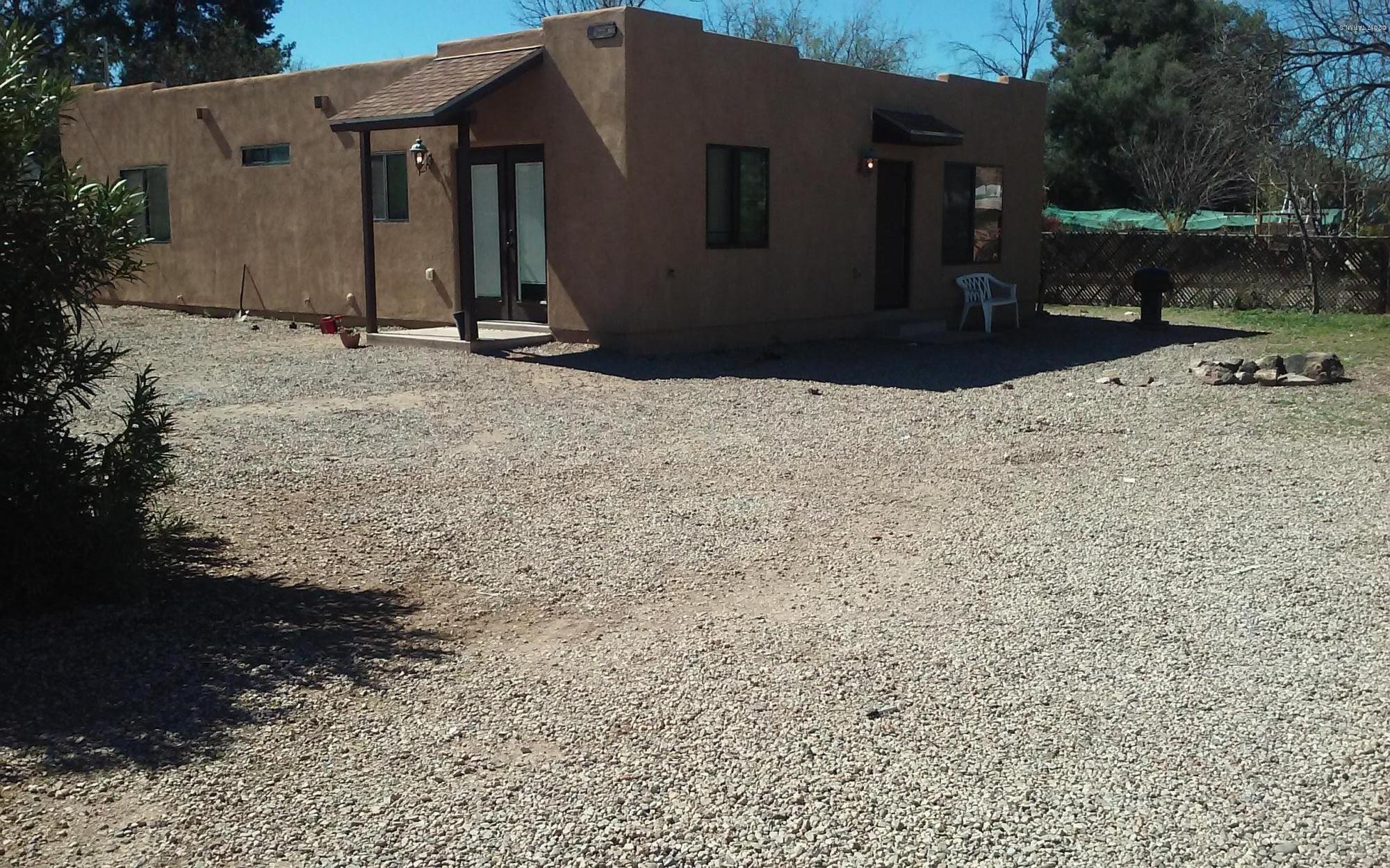 Great Location near Glenn and Swan and close to Shopping centers , grocery stores, TMC hospital.
Large secluded lot back away from street for added privacy.
Concrete floors and large rooms Terrtorial style home waiting for a family.