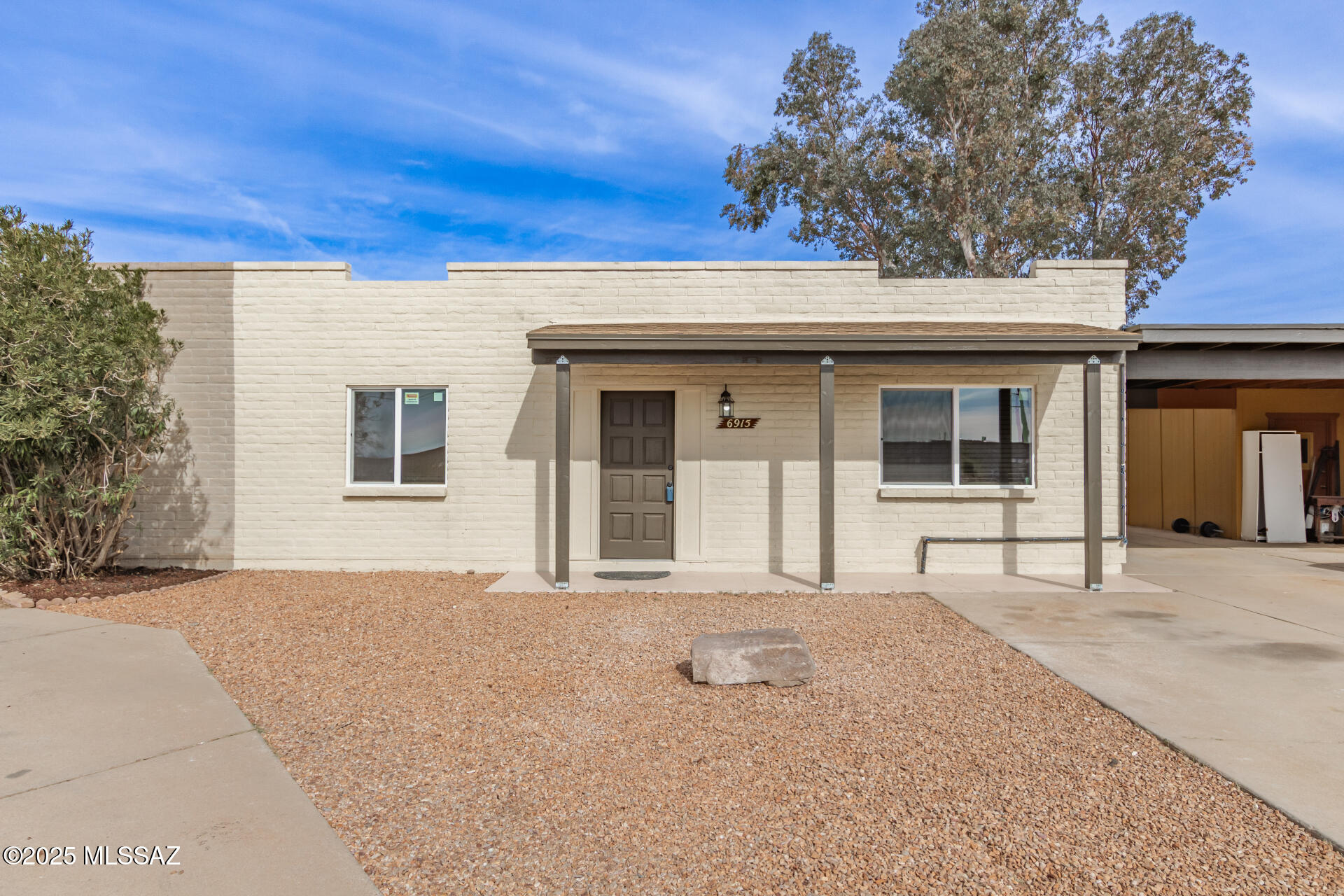 Explore this move-in-ready townhome in Escalante Heights! You're greeted by a serene living room with a soothing palette, blinds, and attractive wood-look flooring for a timeless appeal. The eat-in kitchen features skylights for ample natural light, granite counters, white shaker cabinets, recessed lighting, stainless steel appliances, a practical pass-through, and sliding doors that lead to the backyard for seamless indoor-outdoor flow. Both bedrooms offer a cozy and private place for relaxation at the end of a long day. Outside, you'll find a well-sized backyard, which includes a covered patio and stunning mountain views. Conveniently close to bus stops and park. No HOA! Don't miss out on this fantastic opportunity! Owner/Agent