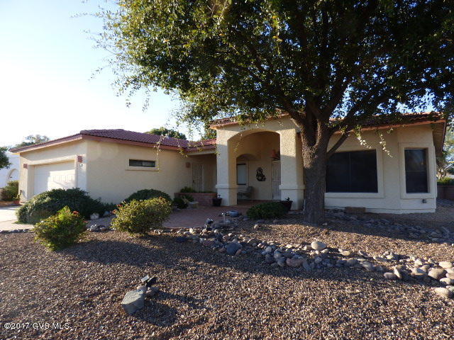 Charming Country Club Estates Home. 3 Bedrooms (or Office/Den), Formal Dining/Living Room, and a Large Garage.
 Large Rooms, Tile Floors, Fireplace and many more Great Features. Nice Large Yard, Great for Entertaining, Large Grapefuit Tree. Doran Built. ESTATE SALE in 2 Weeks. Buy now before the price goes up.