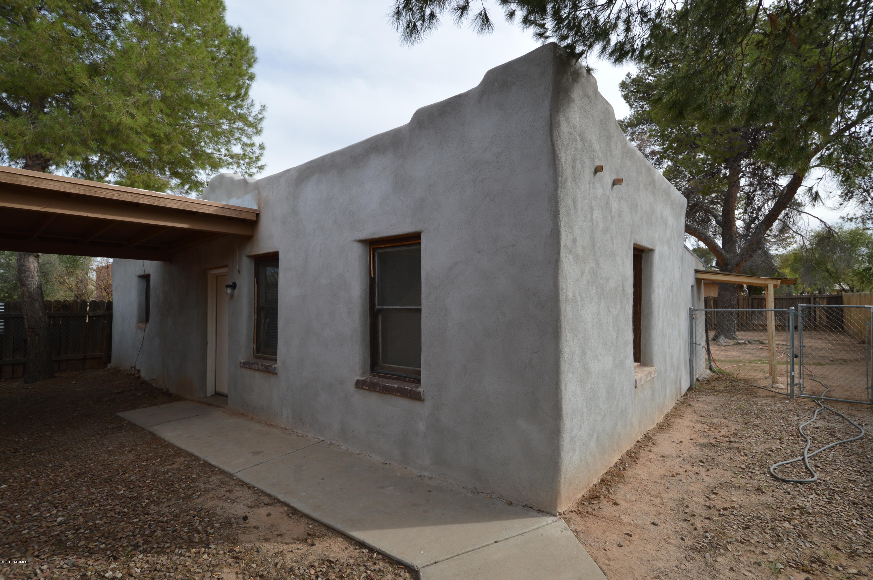Gorgeous 2BR SFR Nestled in quiet neighborhood. This older home just oozes charm! Big backyard perfect for kids and/or approved pet! Lots of privacy here at this home! W/D hookups! Great access to everything! Don't miss out! CALL TODAY!