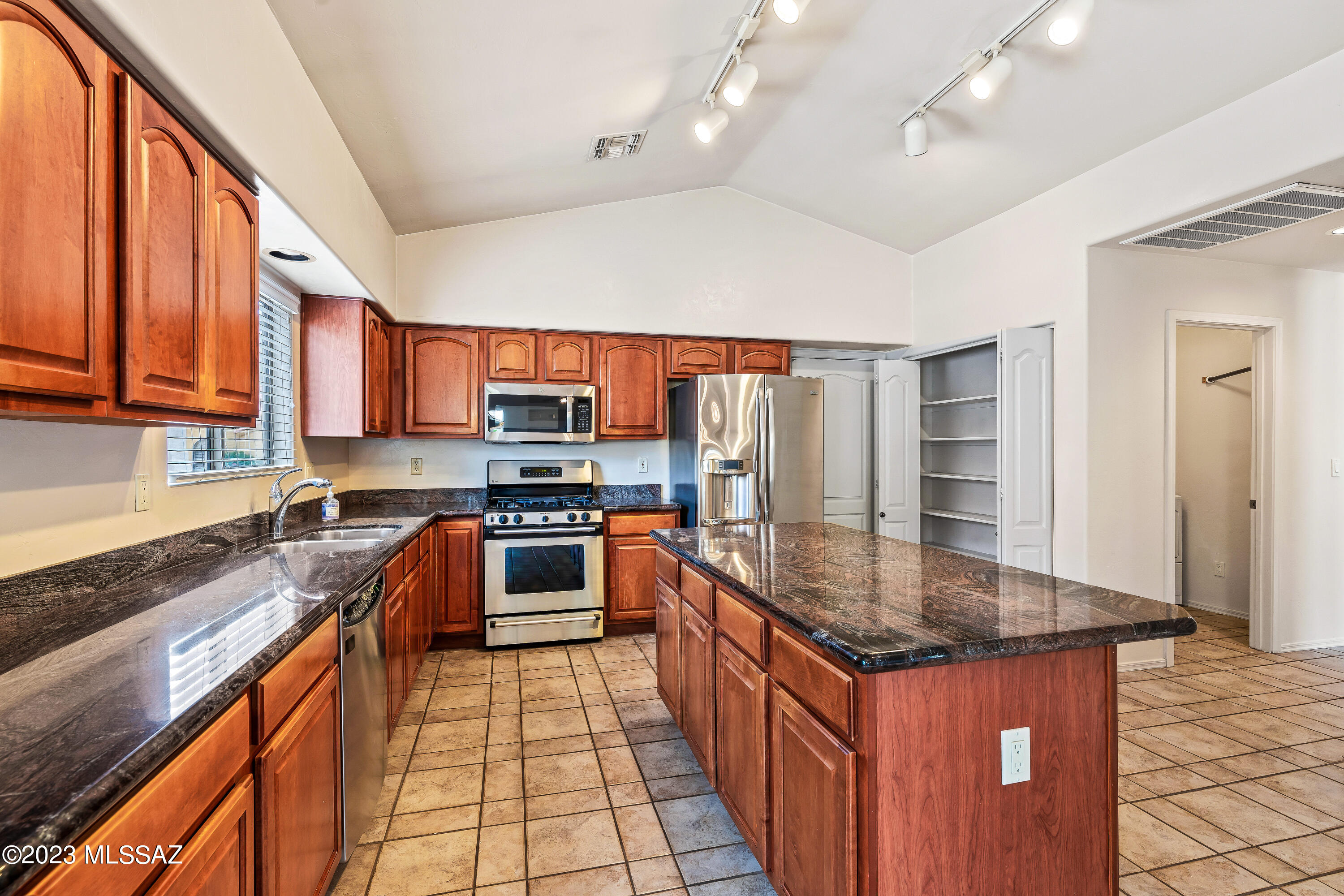 Sabino Mountain (1-290) - Residential Lease