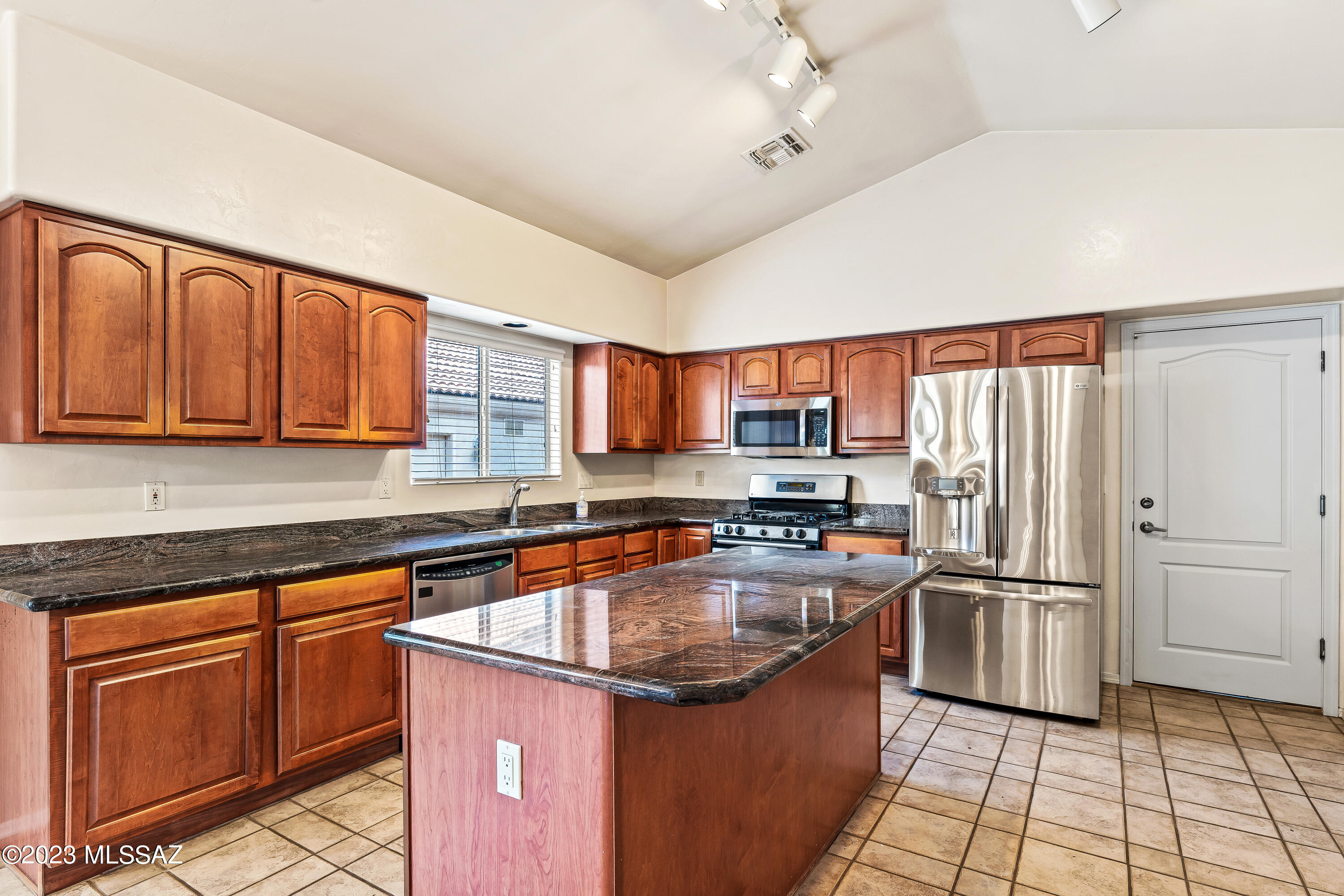 Sabino Mountain (1-290) - Residential Lease