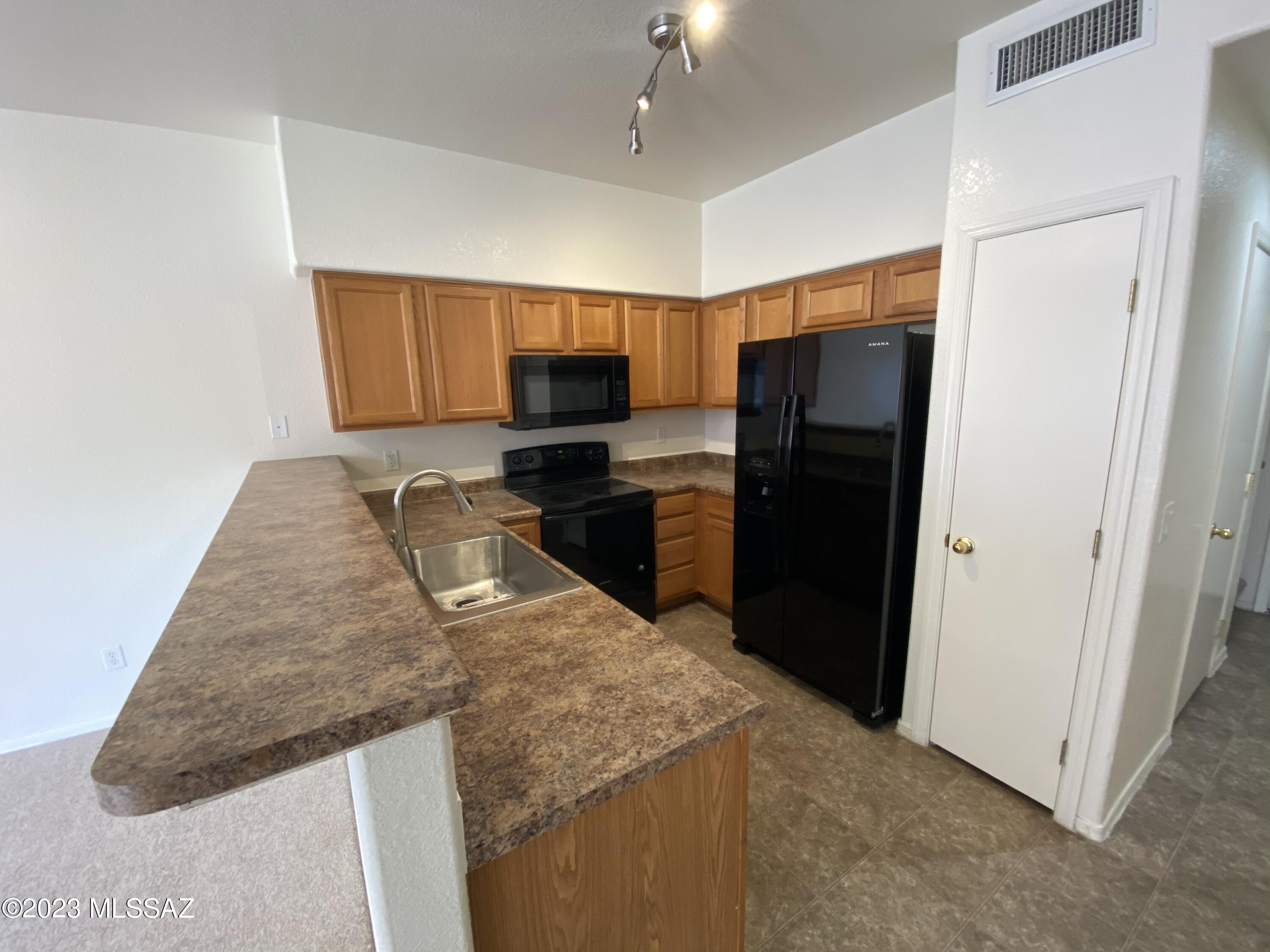 Mountain View Condos. (1-76) - Residential Lease