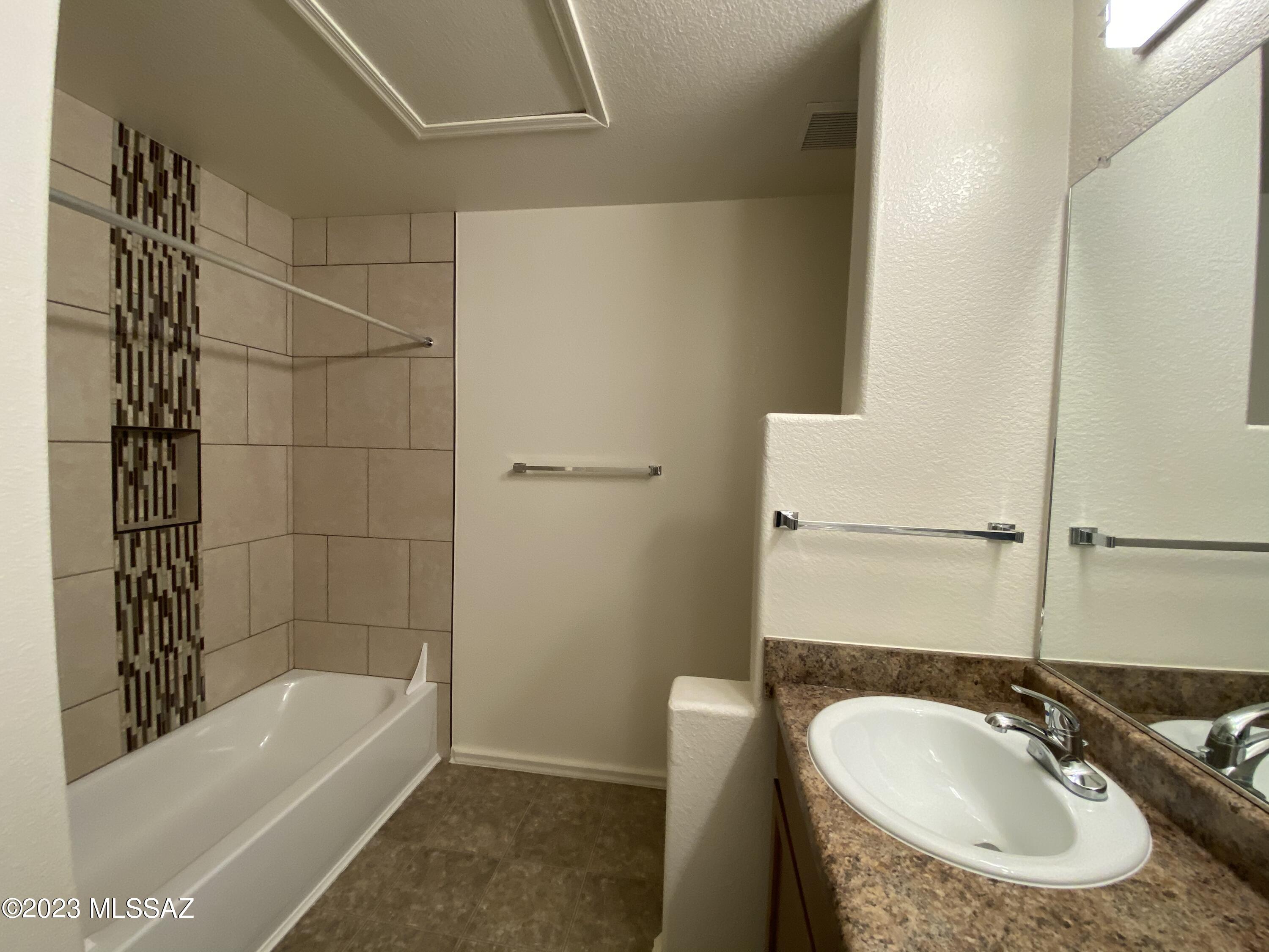 Mountain View Condos. (1-76) - Residential Lease