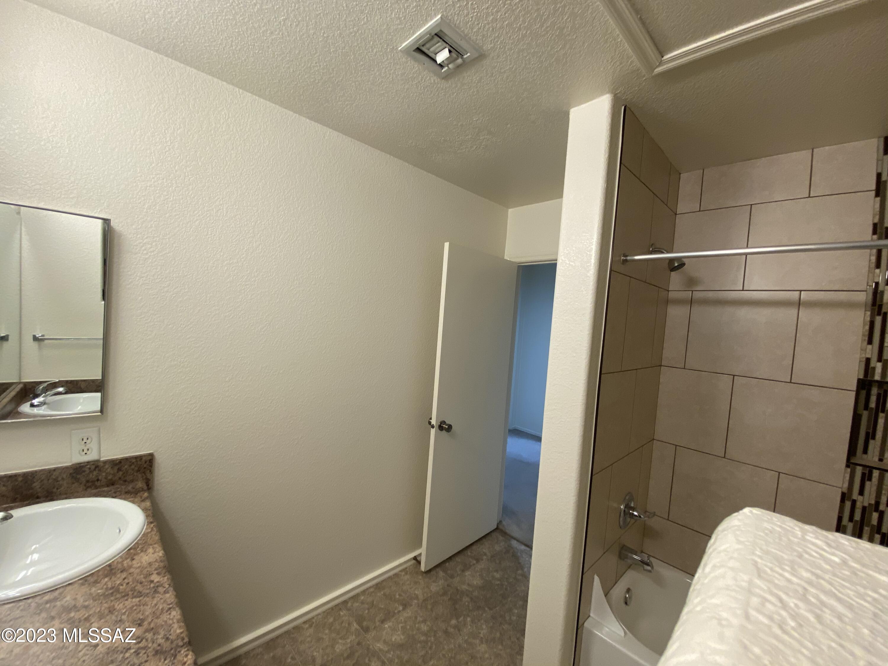 Mountain View Condos. (1-76) - Residential Lease