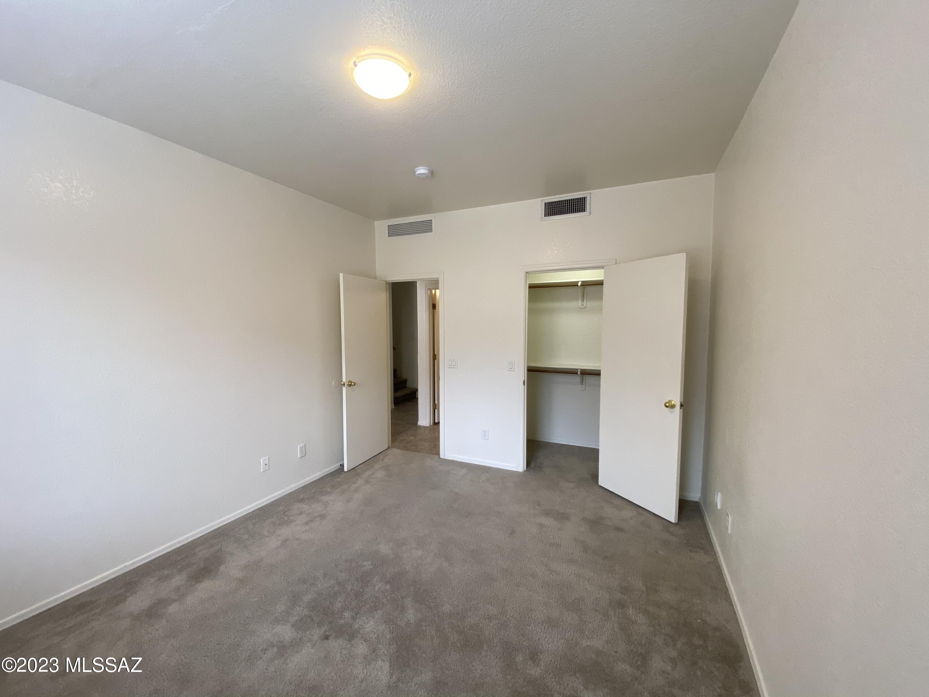 Mountain View Condos. (1-76) - Residential Lease