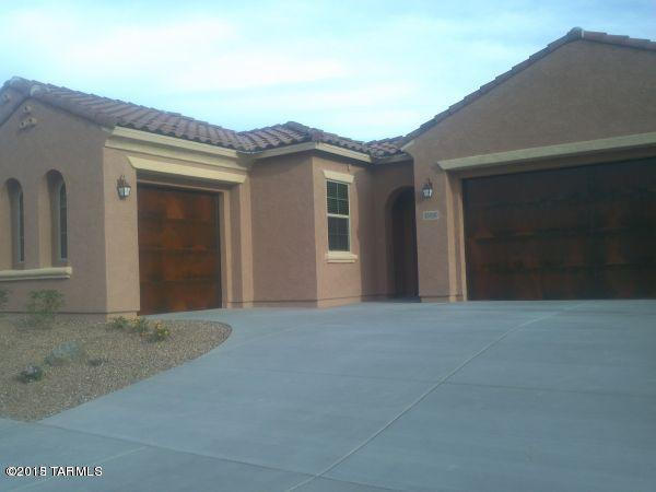 ** Available 7/3/18 **Gorgeous 3 bedroom 2.5 bath home located in the  Preserve at Dove Mountain. Open floor plan, large eat in kitchen, stainless steel appliances, huge walk in closet in master, den , 3 car garage and so much more!