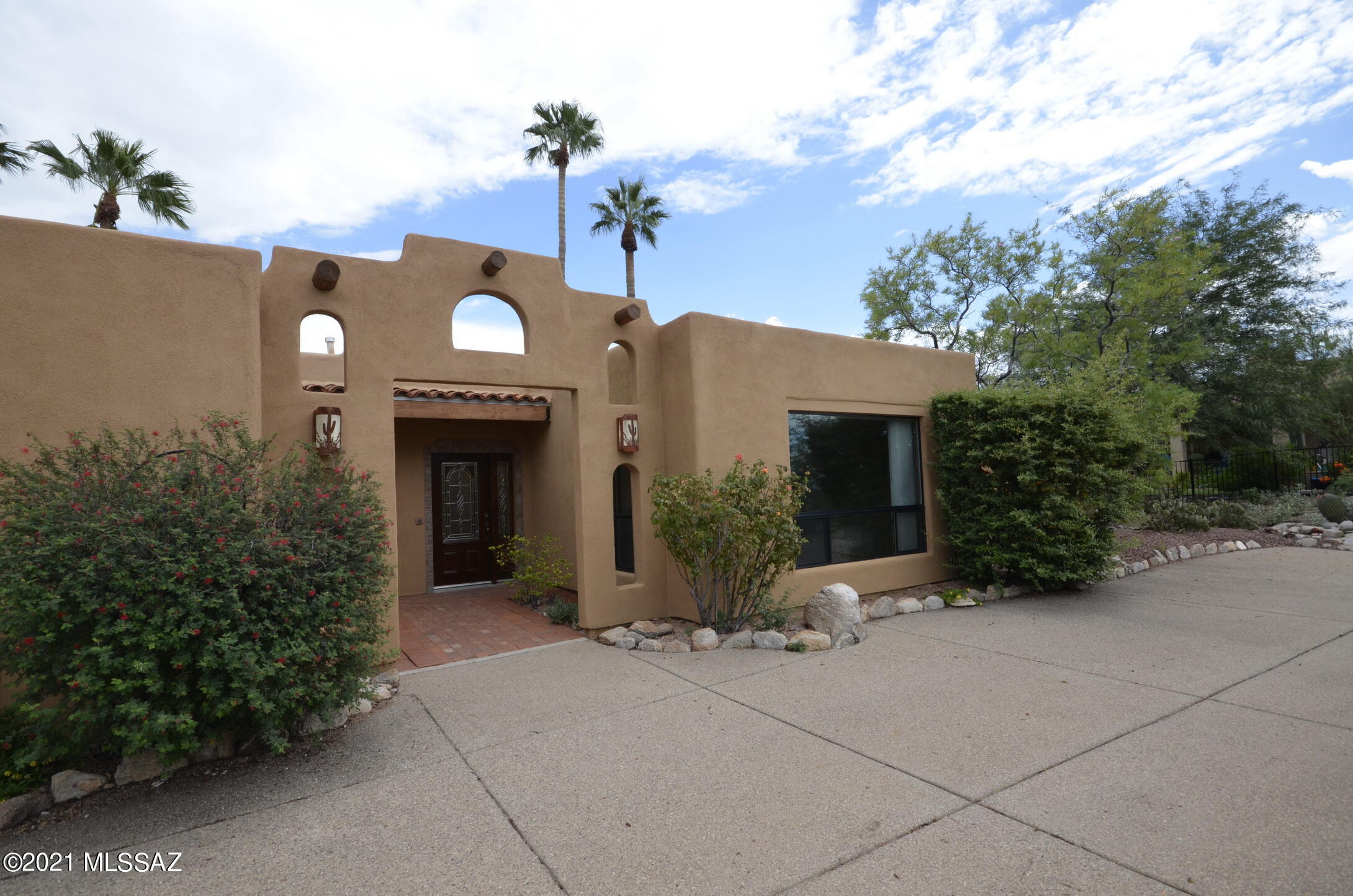Beautiful Hilltop-SKYLINE BEL AIR ESTATES
HOME ! Not very often is there a home in this sought after Subdivision/zip code become available. Make this your new home!
Reconditioned, coated POOL DECK! NEW CARPET,NEW WASHER/DRYER & much,much,
more! 2,698 square feet of Catalina Foothills living! Please view our 50 photo's and come on over and visit! Let's work together!'Thank you in Advance, Mel