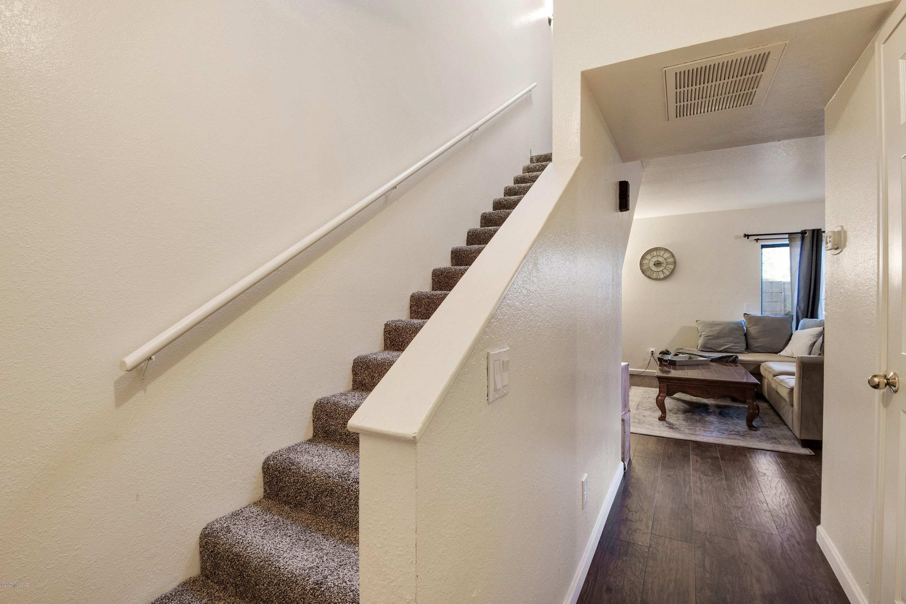 Las Lomitas Townhouses - Residential