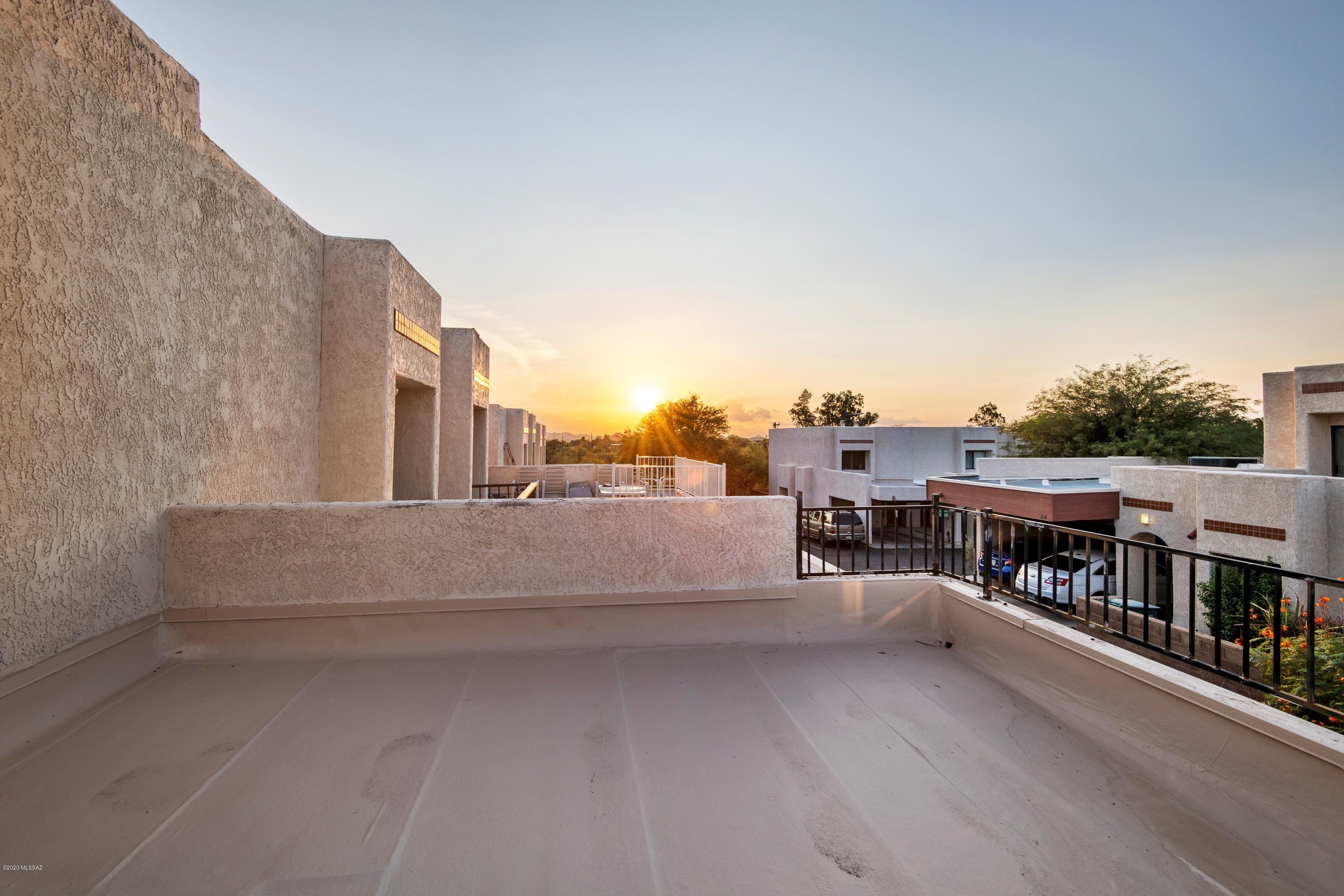 Las Lomitas Townhouses - Residential