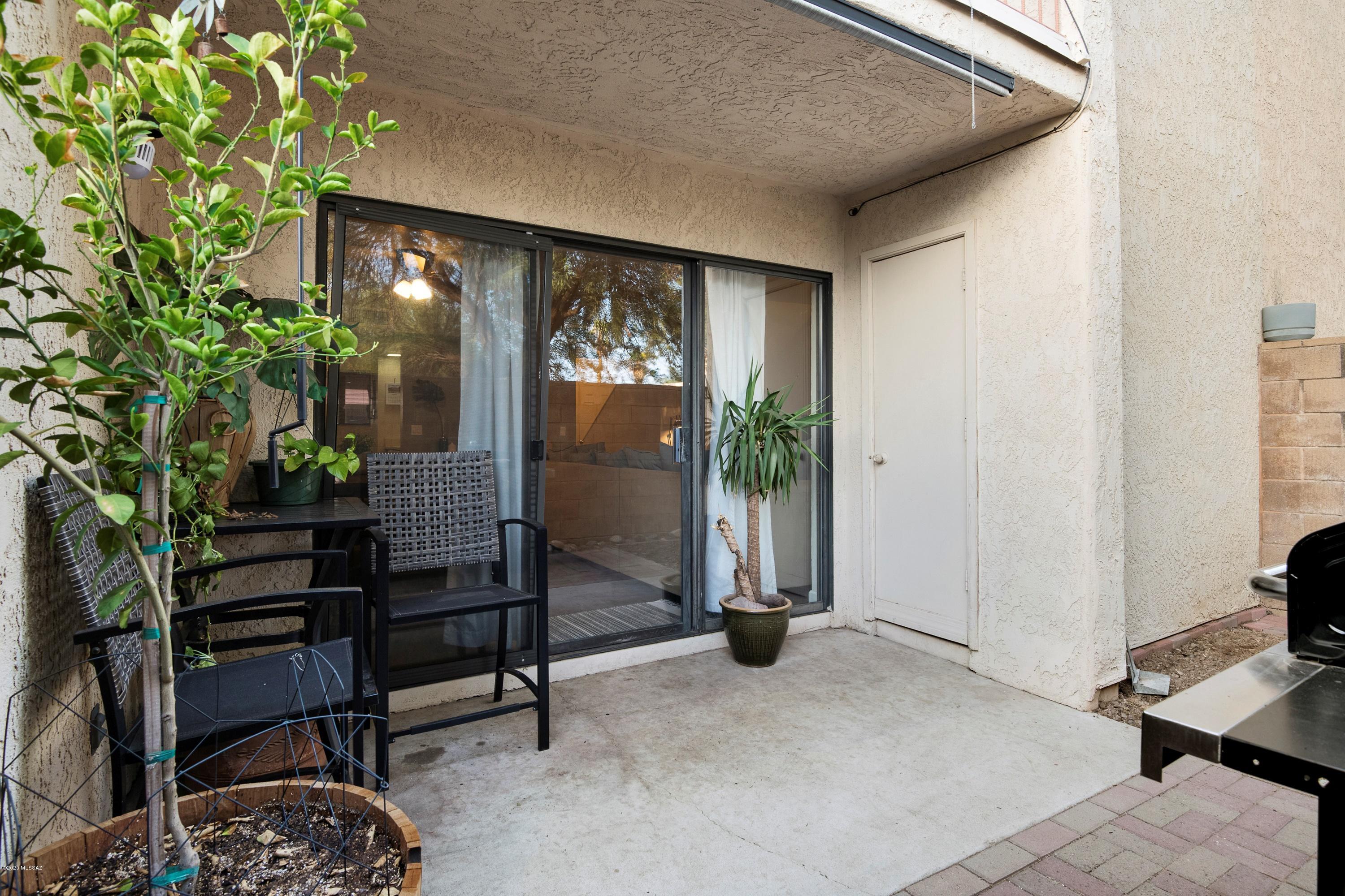 Las Lomitas Townhouses - Residential