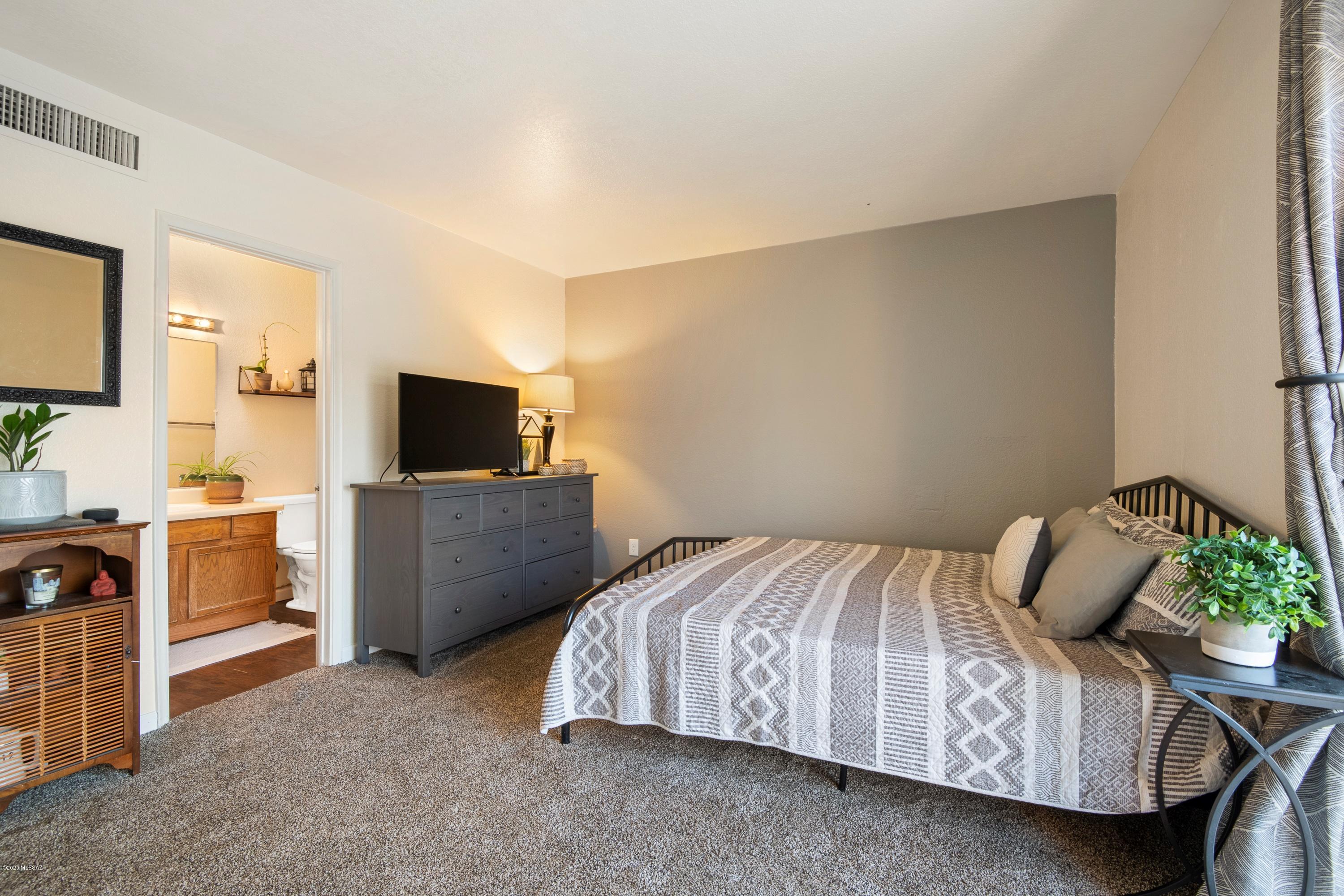 Las Lomitas Townhouses - Residential