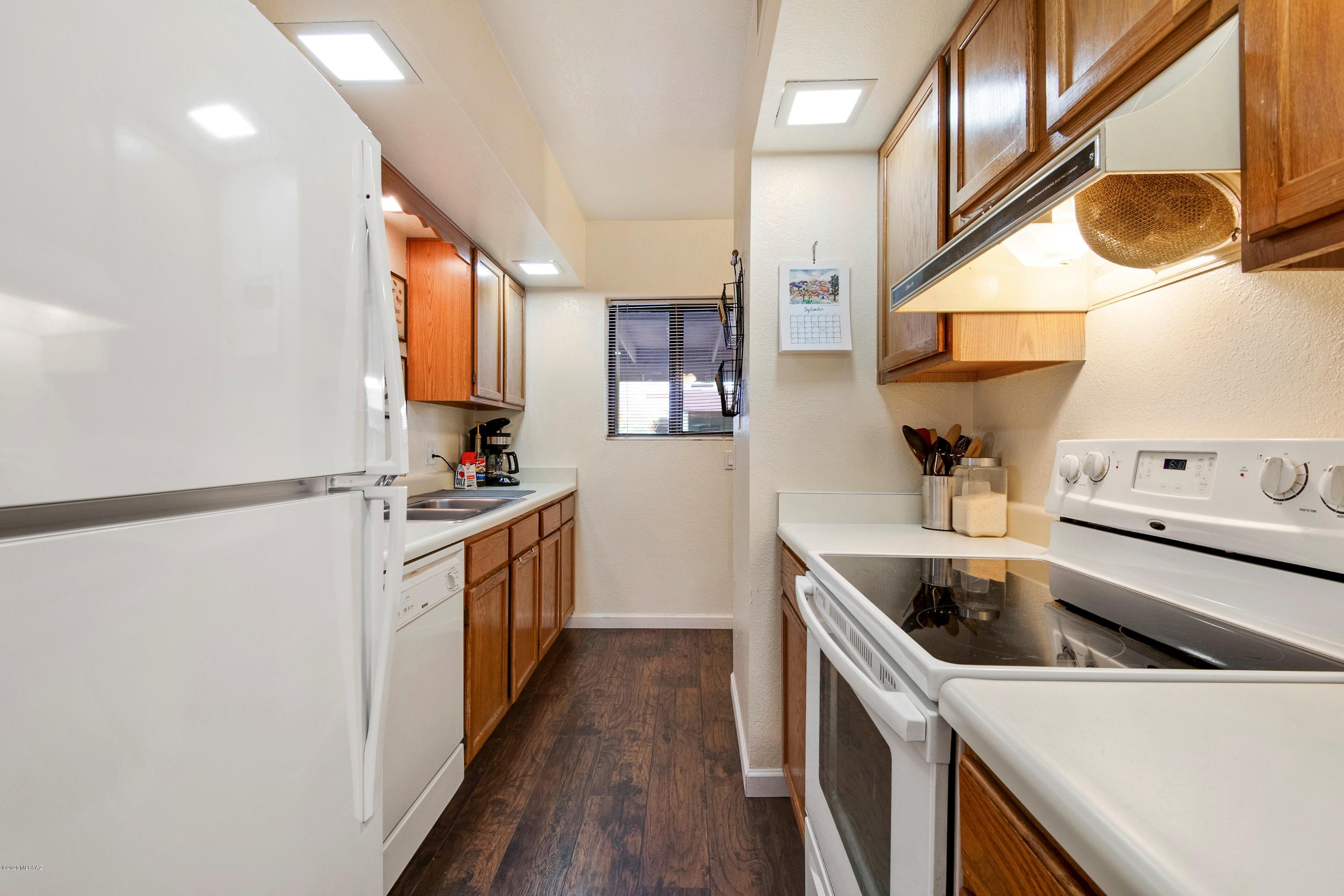 Las Lomitas Townhouses - Residential