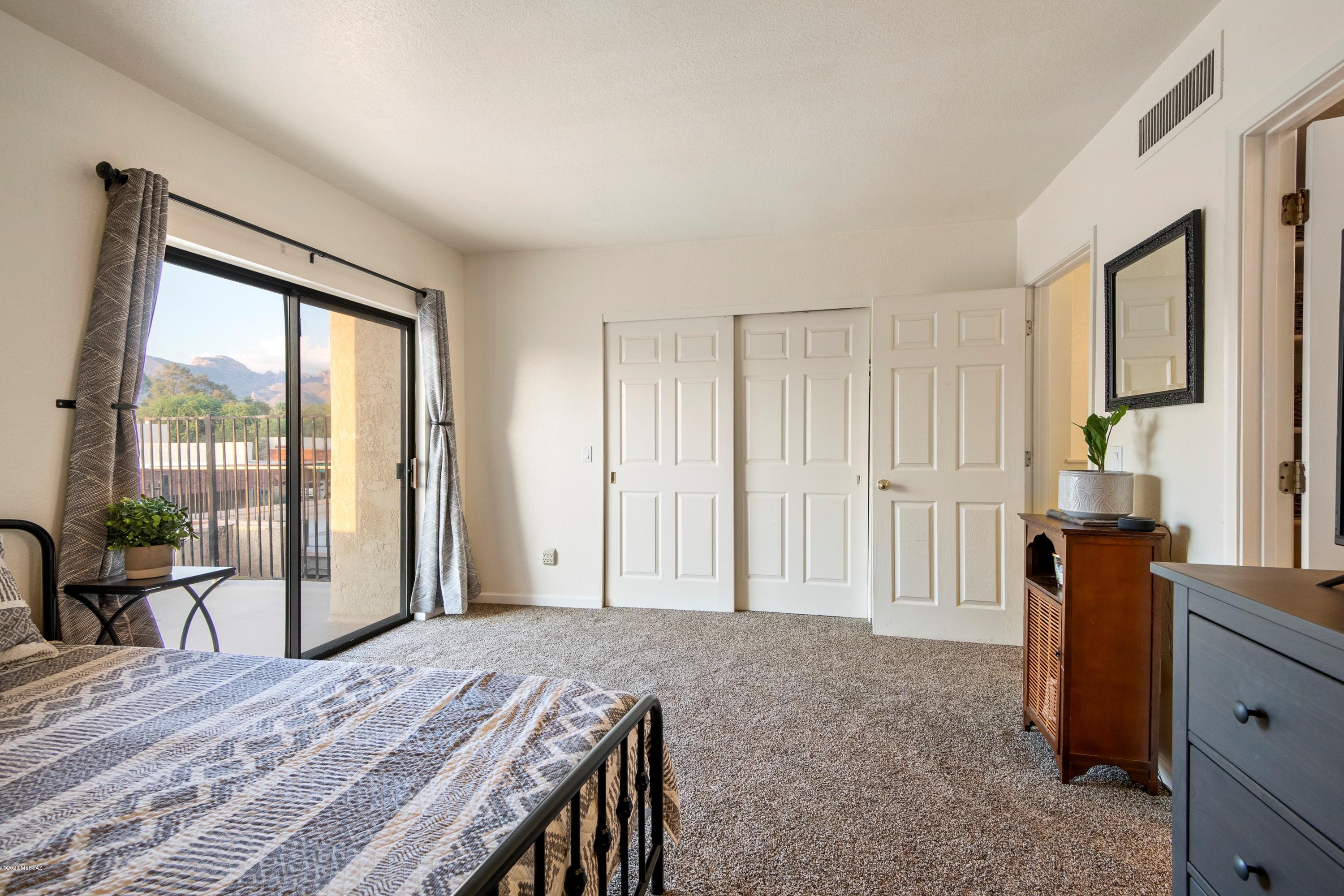 Las Lomitas Townhouses - Residential