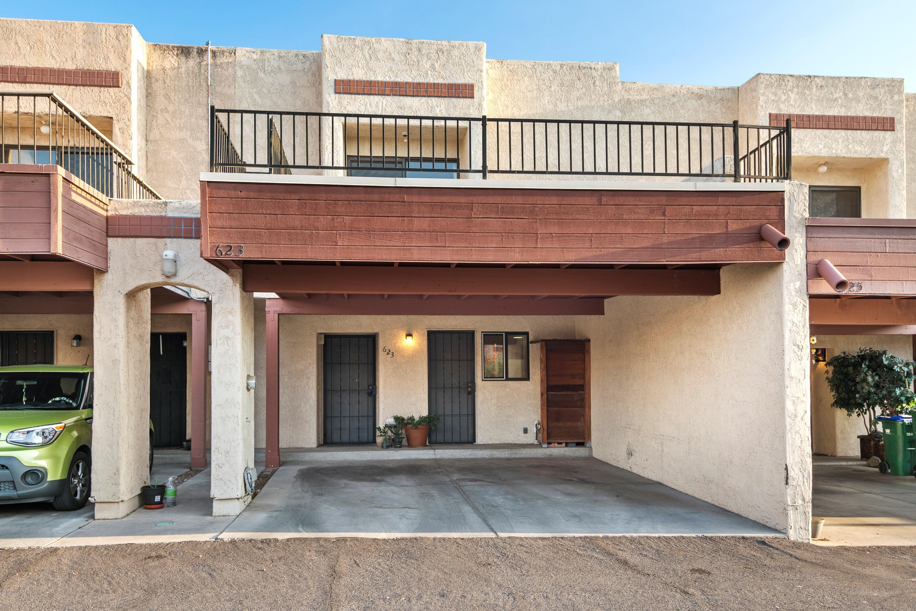 Las Lomitas Townhouses - Residential