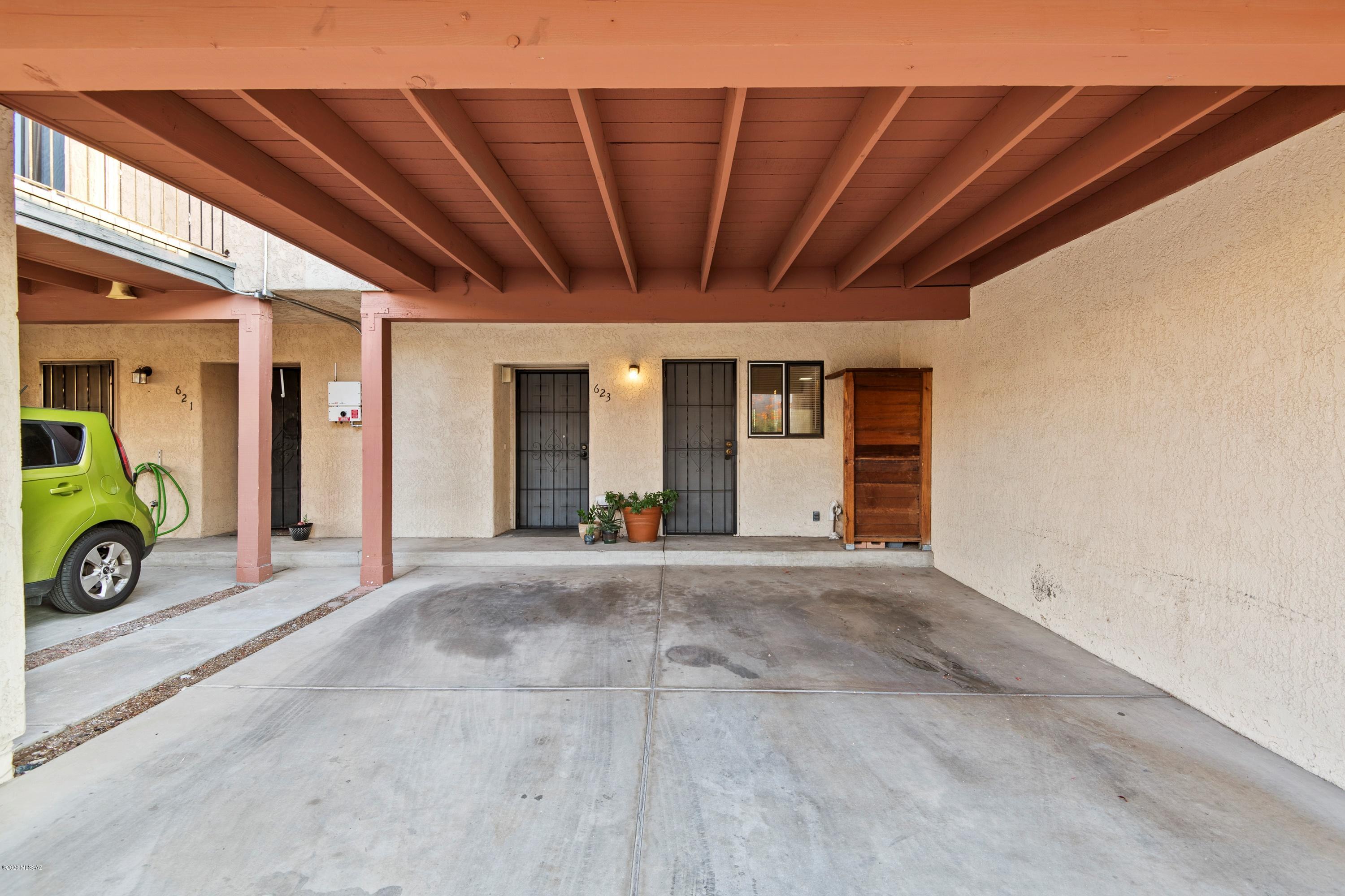 Las Lomitas Townhouses - Residential