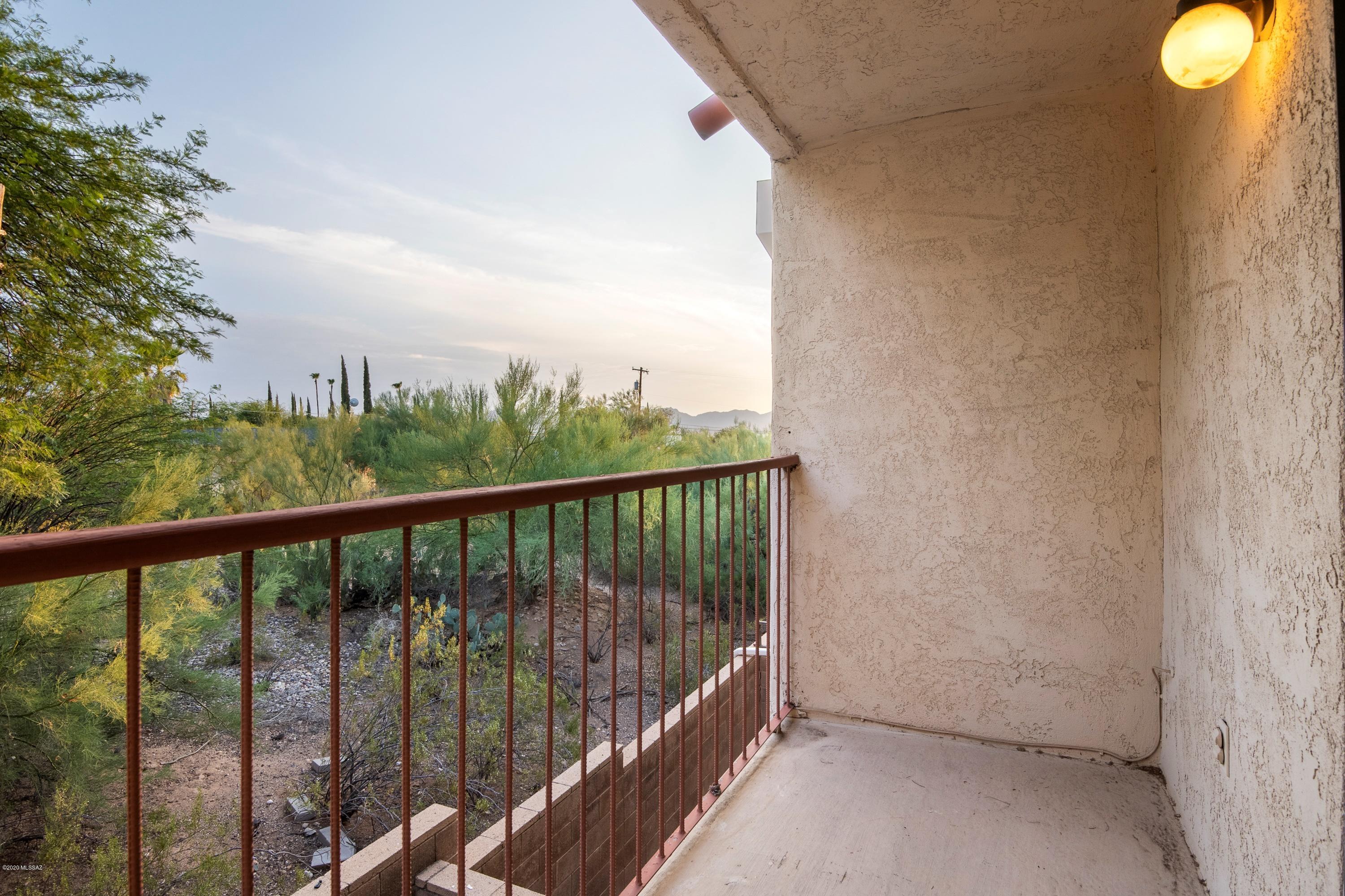 Las Lomitas Townhouses - Residential