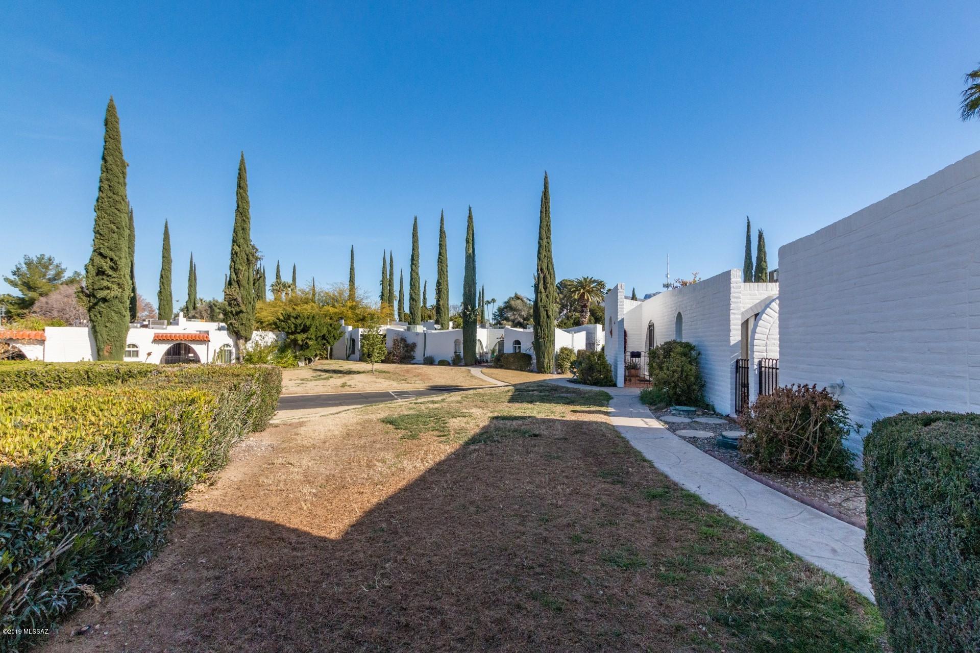 Las Lomitas (1) - Residential