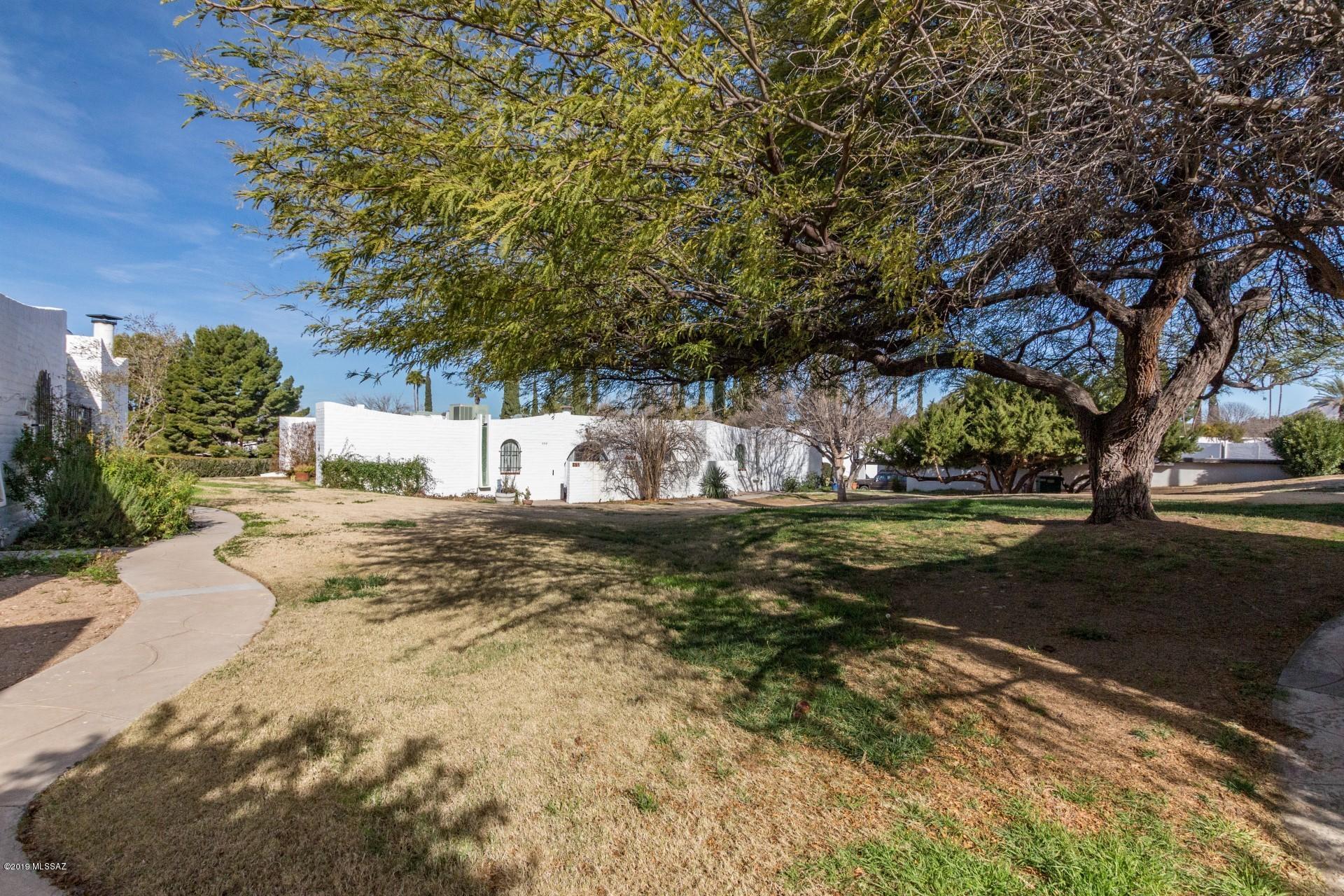 Las Lomitas (1) - Residential