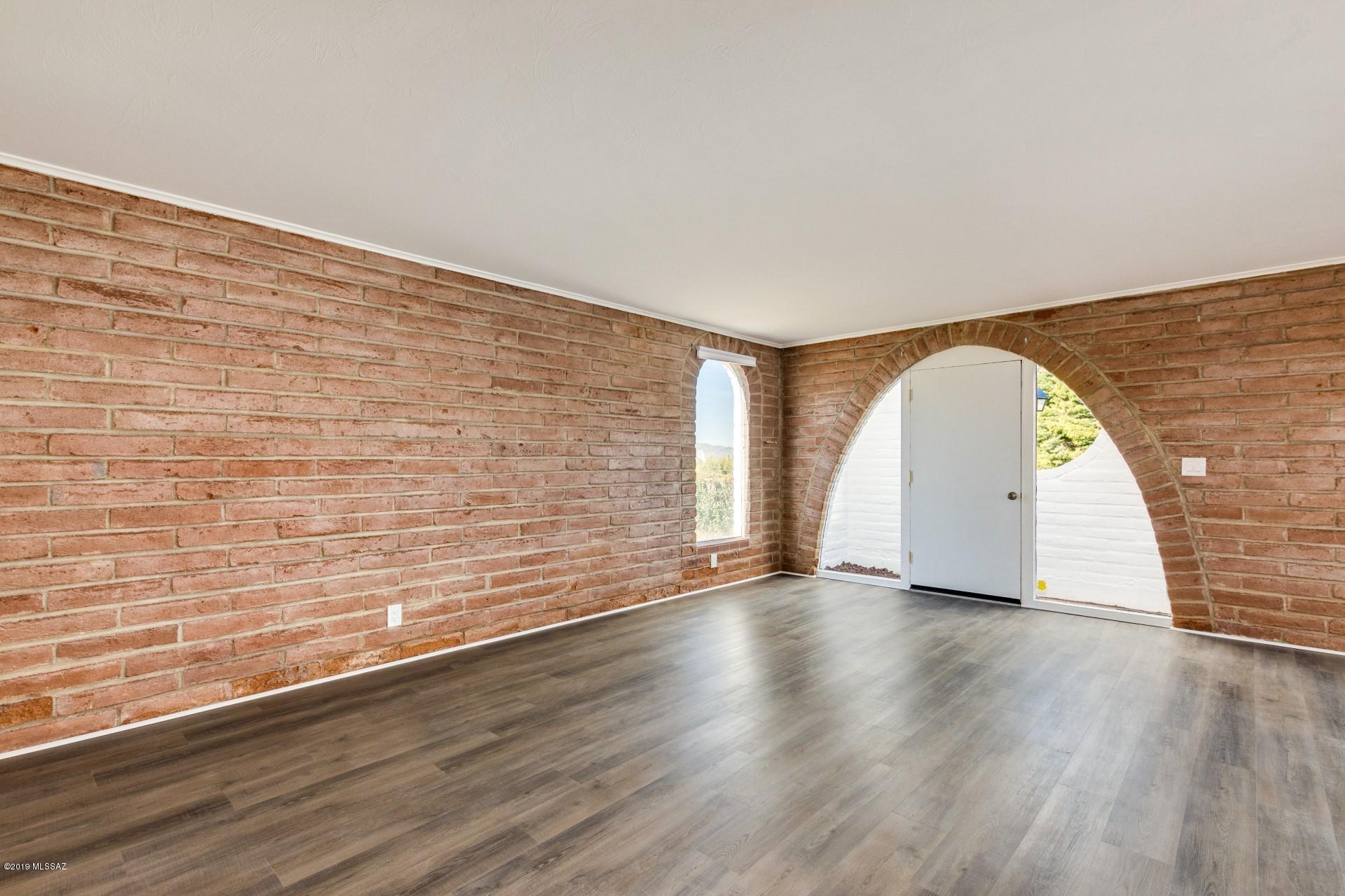 Las Lomitas (1) - Residential