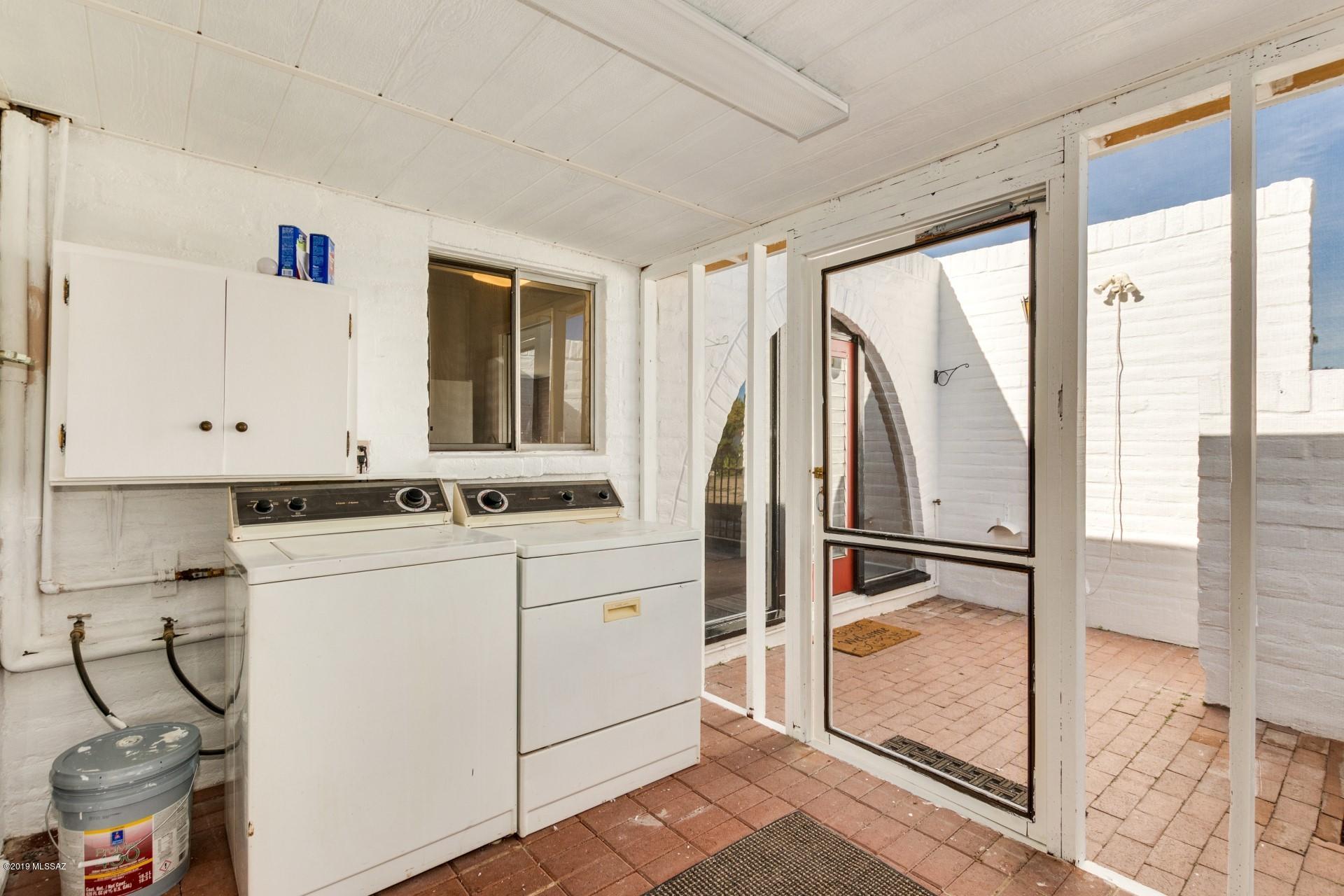 Las Lomitas (1) - Residential