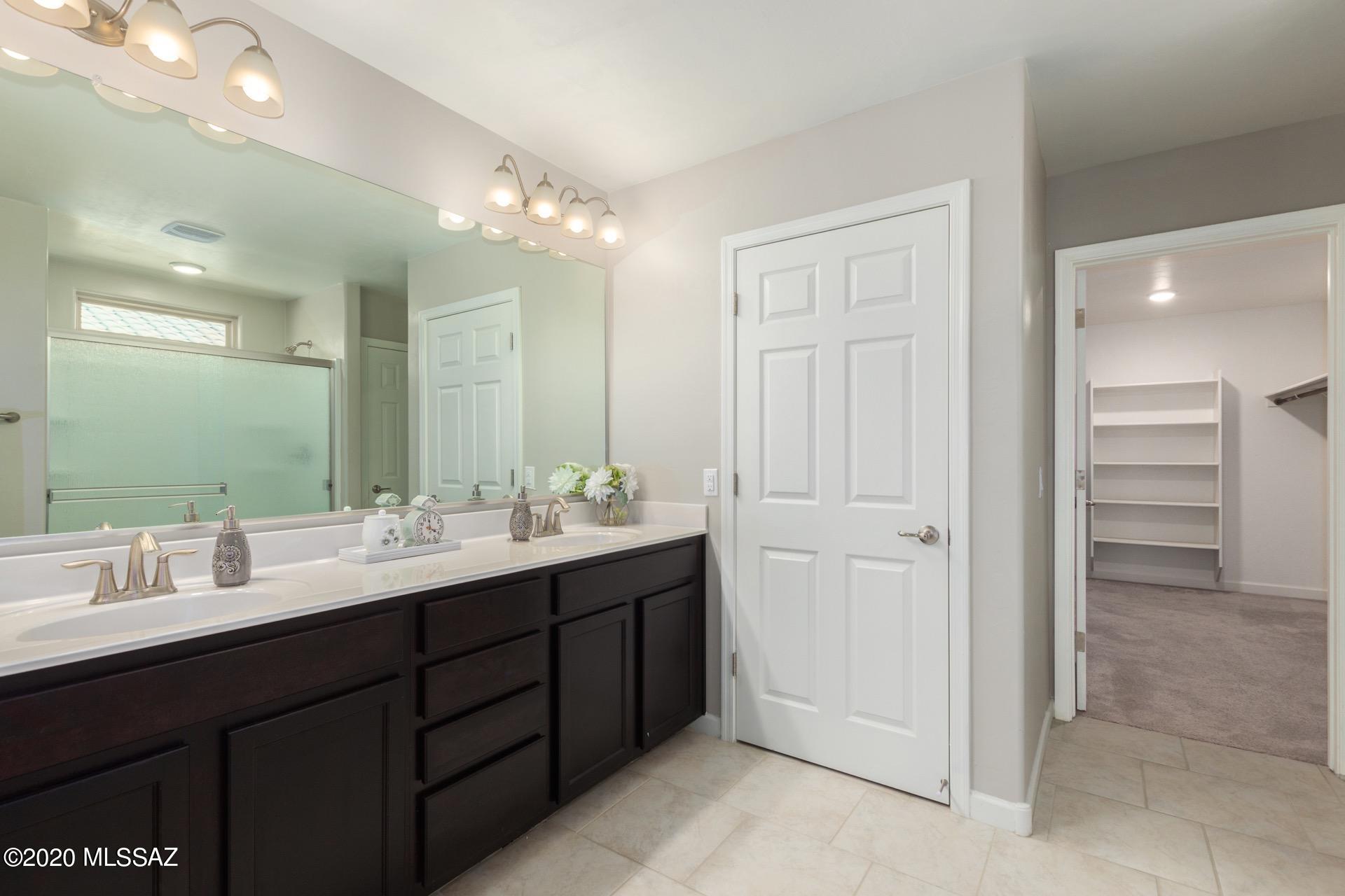 Vista Del Lago Norte SQ20140780198 - Residential