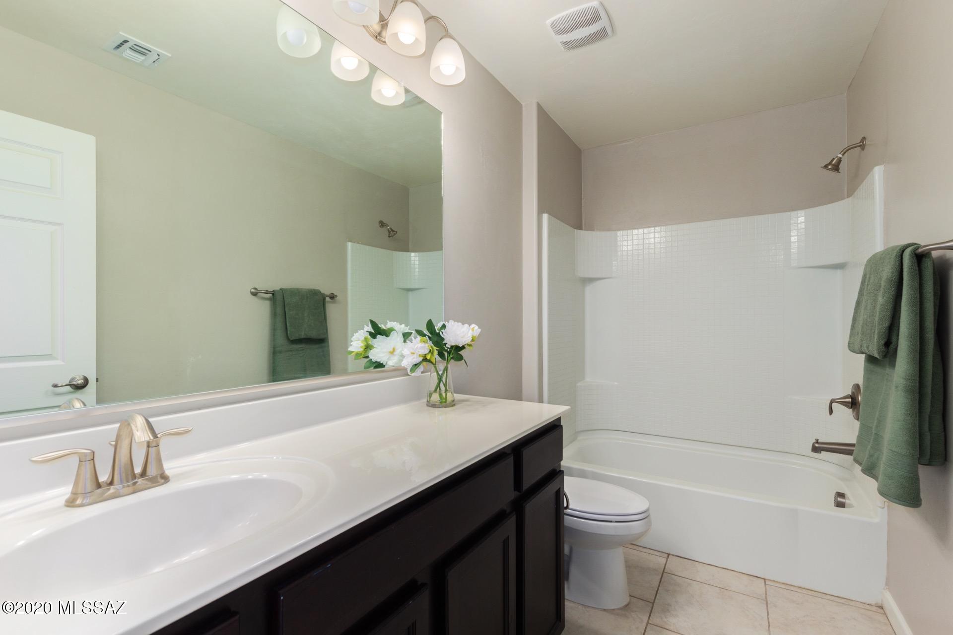 Vista Del Lago Norte SQ20140780198 - Residential