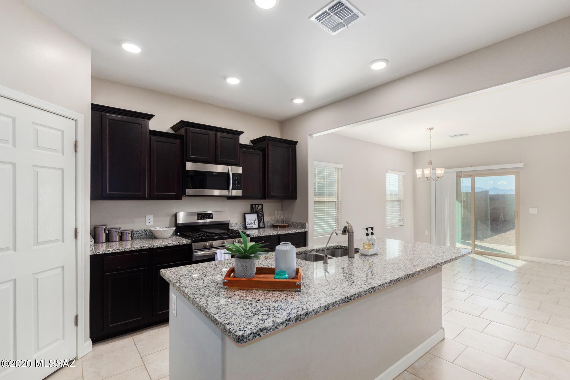 Vista Del Lago Norte SQ20140780198 - Residential