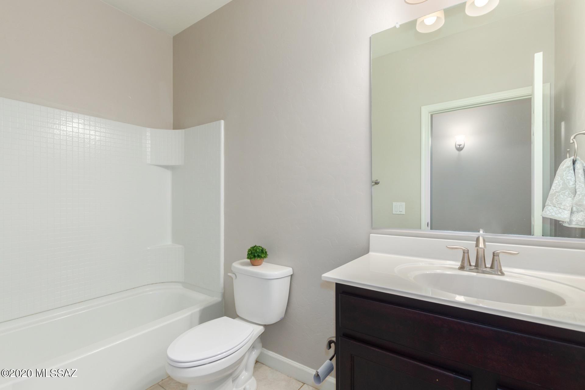 Vista Del Lago Norte SQ20140780198 - Residential