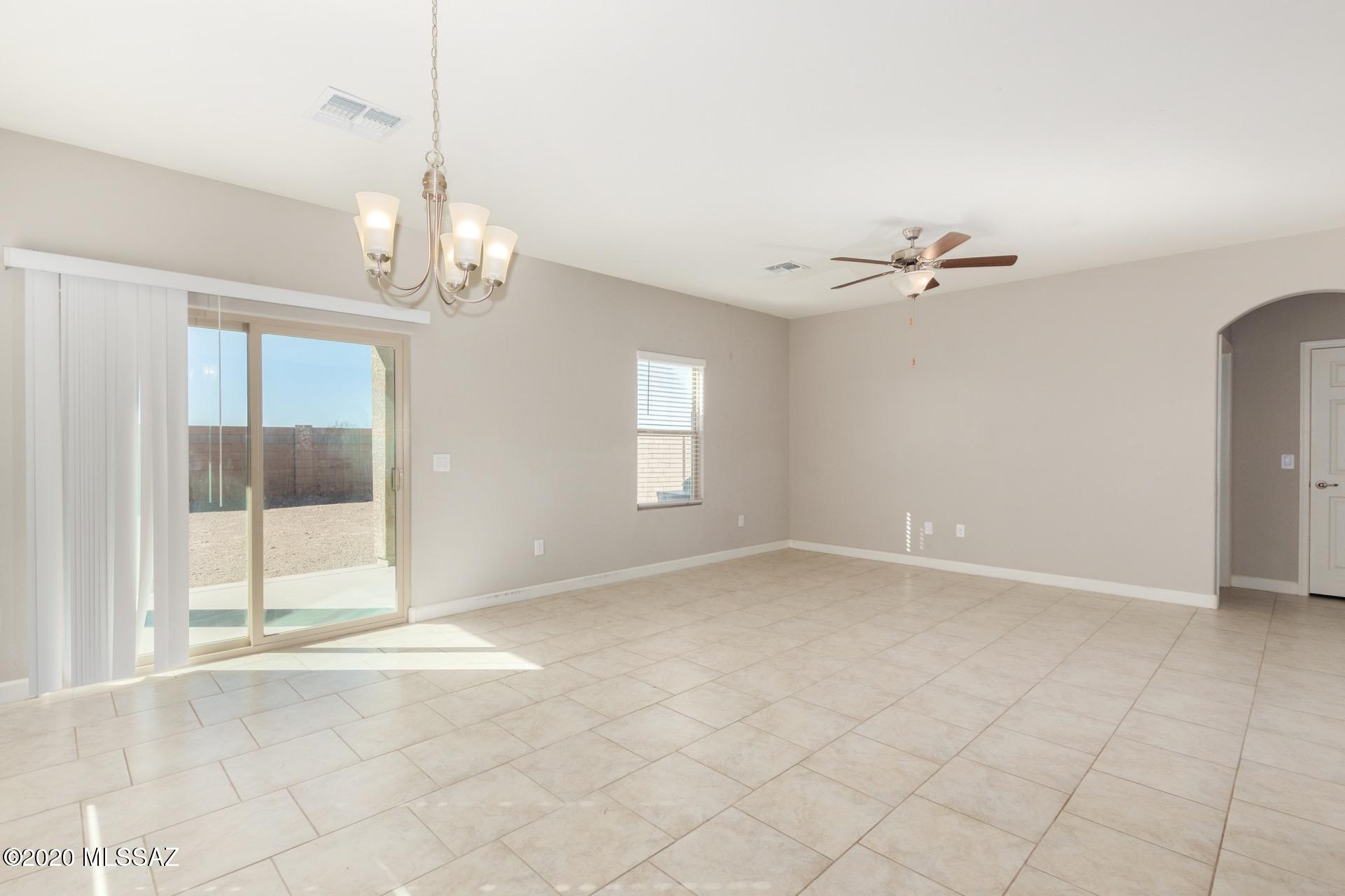Vista Del Lago Norte SQ20140780198 - Residential