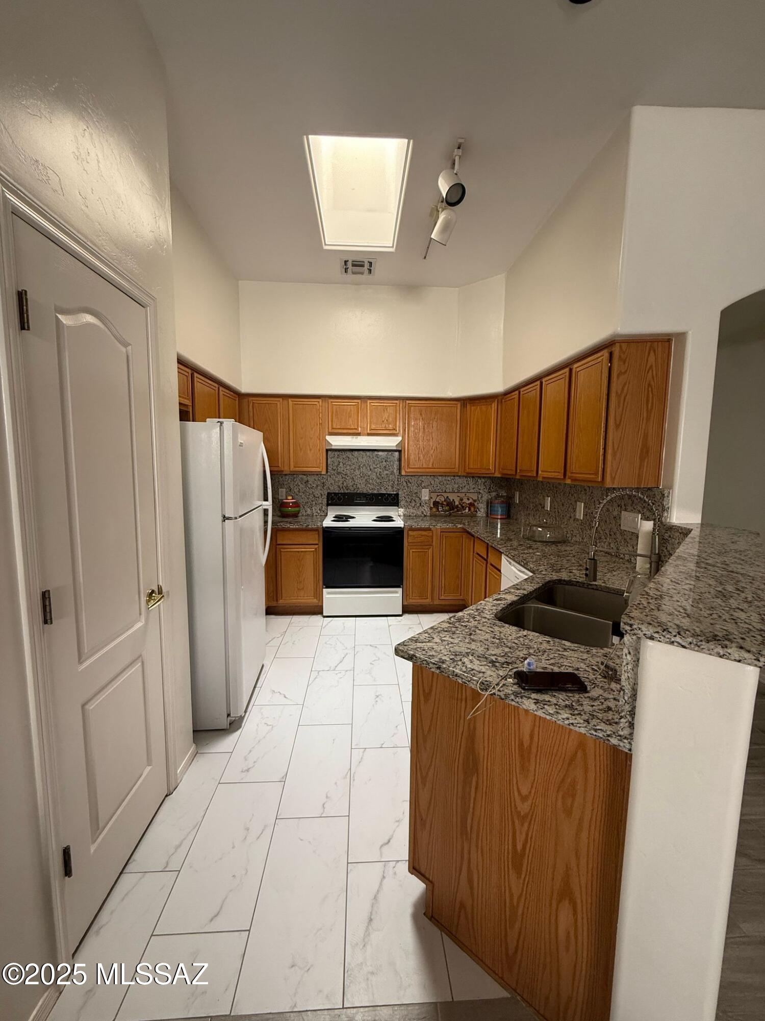 Rancho Esperero (1-343) - Residential Lease