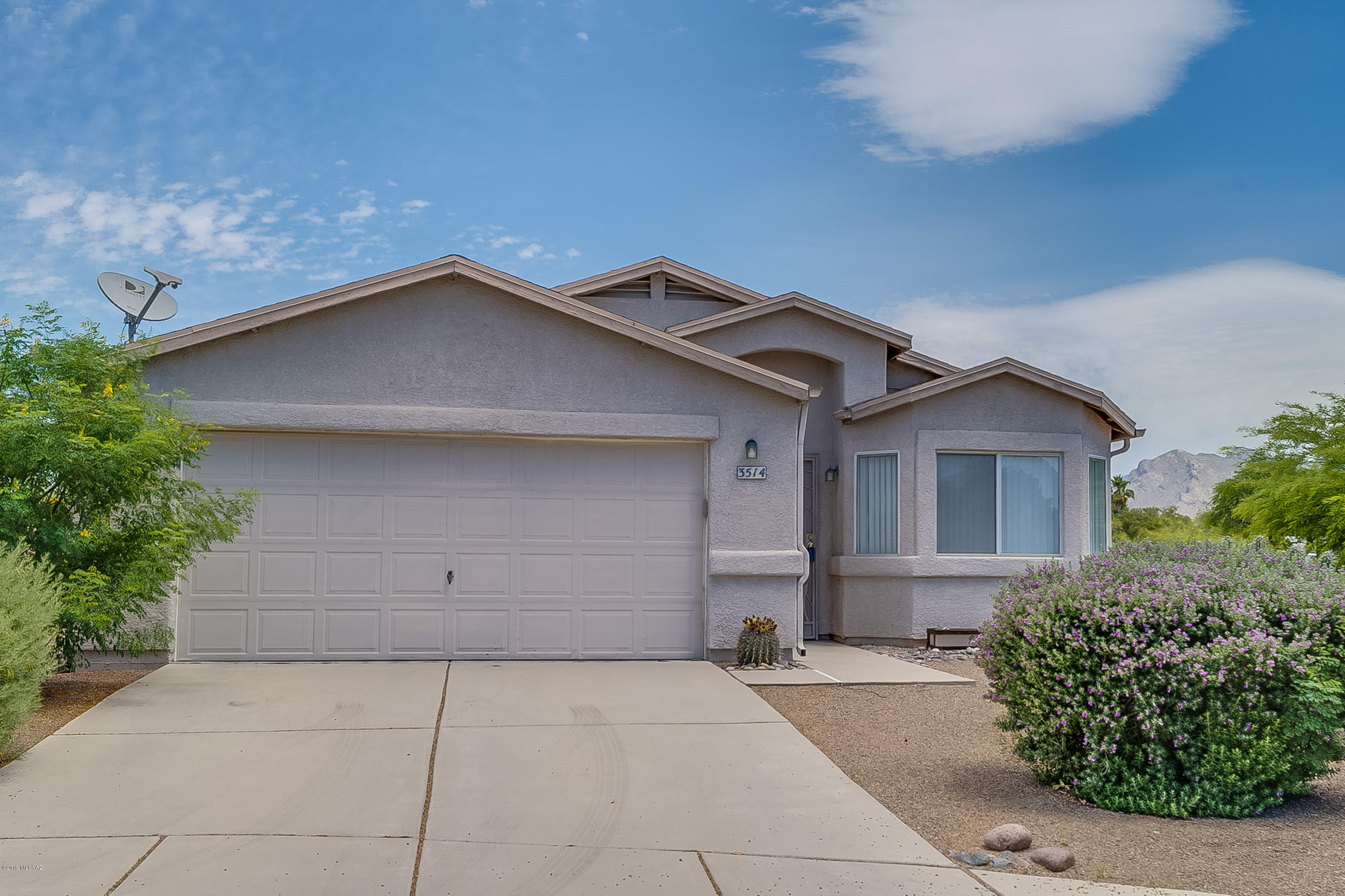 An oasis awaits you!  Beautiful 3 bedroom/2 bath home on a culdesac with private pool!  Home has had recent improvements including newer flooring, AC service, interior paint.  Great privacy with spacious backyard-great for entertaining!  Access to park is just a few steps away. 

Move in ready!