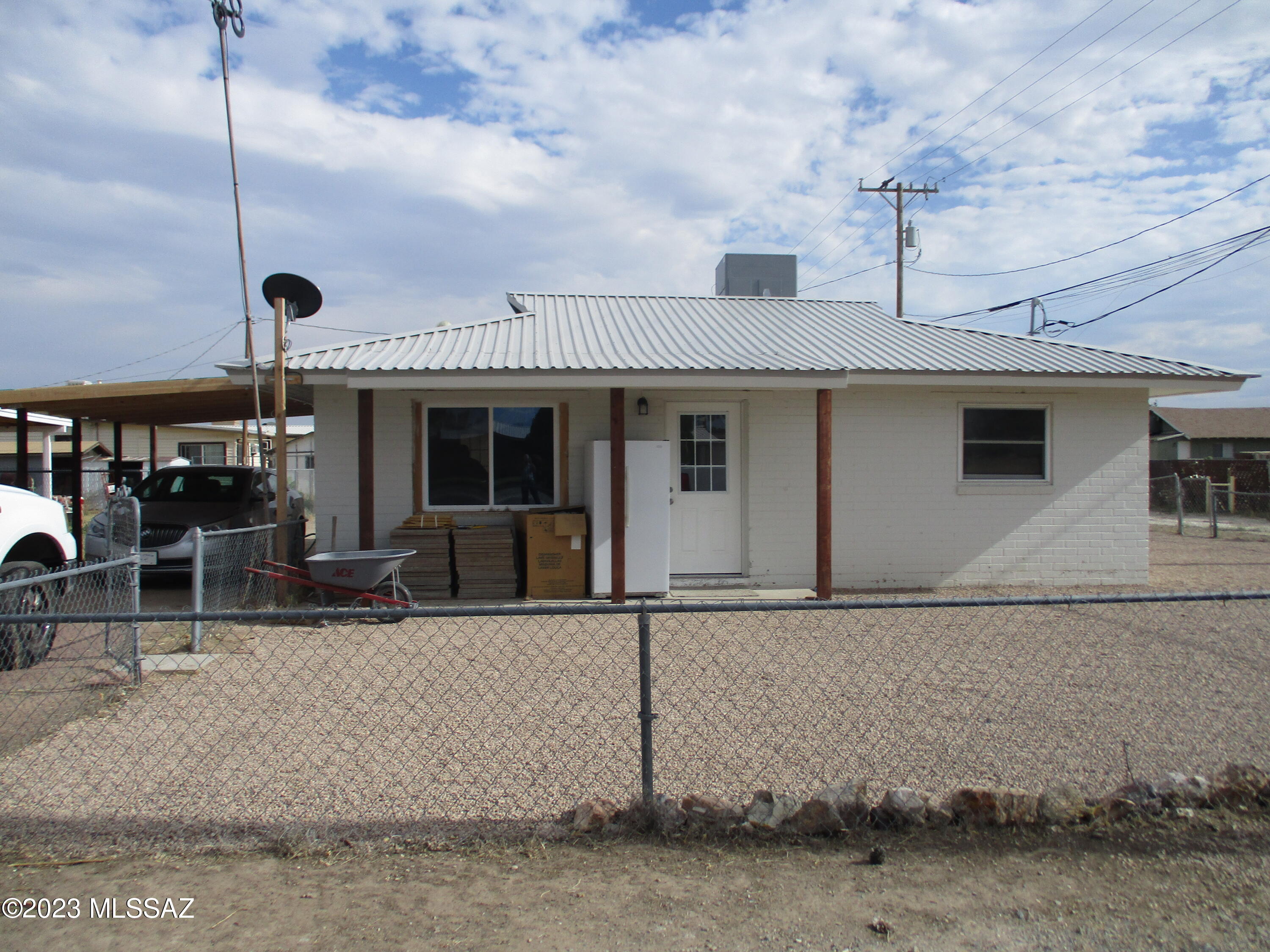 2 BR 1 BA HOME CLOSE TO SCHOOLS, SHOPPING & HOSPITAL. NEW METAL ROOF, NEW CARPORT, NEW FLOORS, NEW PAINT INSIDE AND OUT, NEW WINDOWS, NEW APPLIANCES, NEW KITCHEN CABINETS AND COUNTER. LOW MAINTENENCE YARD. LARGE STORAGE SHED IN THE BACK.