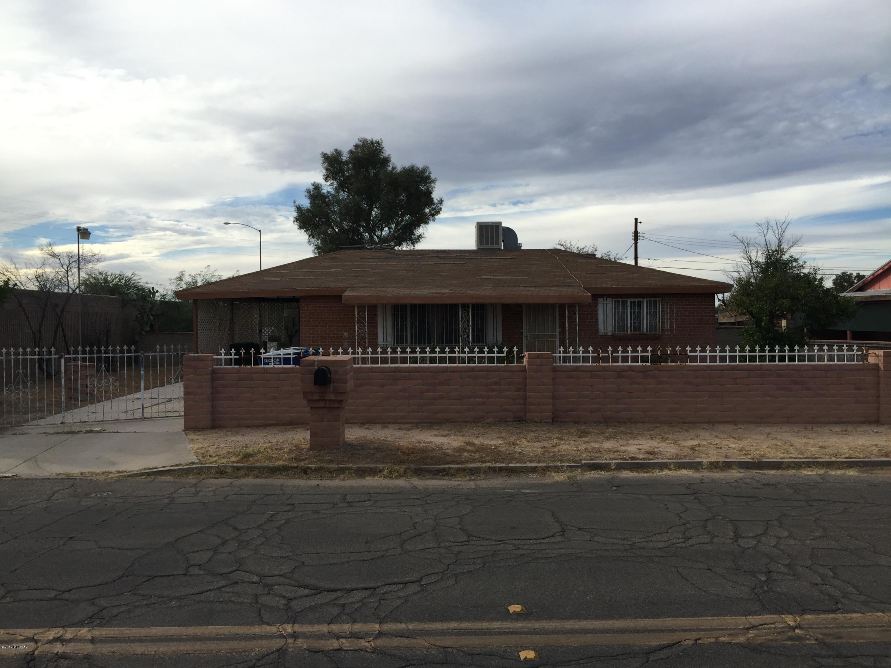 Great Investment Opportunity! 3 bedroom 2 bath home waiting for that special touch. Resting on .22 acres, on corner lot with Spacious backyard. Buyer responsible for utilities for inspect.  

There is a $75 Buyer Paid Doc Fee at closing. 

All contracts/offers are subject to CIT BANK Senior Management approval and any offers or counter offers by CIT Bank are not binding unless the entire agreement is ratified by all parties.  CIT Bank is committed to swift and accurate responses on all valid purchase offers.  If you have not received a response w/in 72 hrs (not including weekends and holidays) you may call 1-877-885-1624 and leave a msg. identifying the property, your phone # and email address, along with the details of your concern and you will receive a response within the next busin